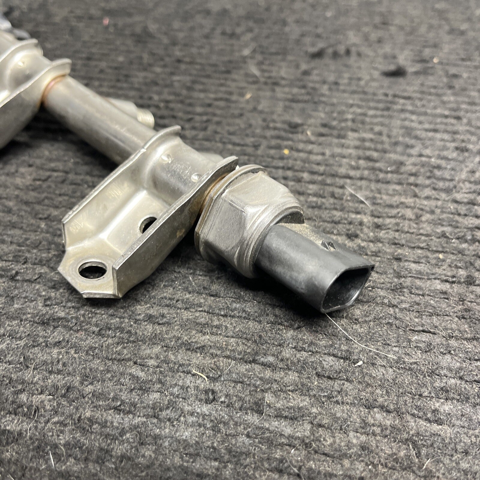☑️ 2007-2013 BMW N54 135i 335i 335xi 535i HIGH PRESSURE FUEL INJECTOR RAIL OEM