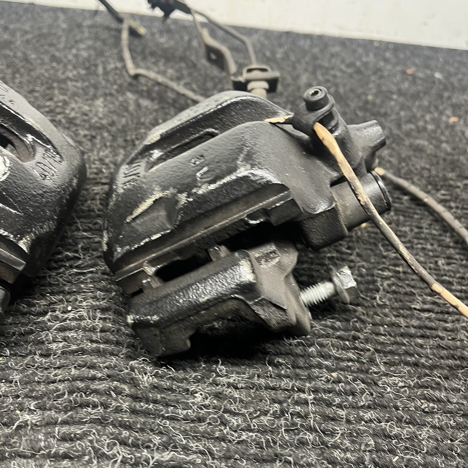 ☑️ 03-08 BMW E86 E85 Z4 3.0L RWD SET OF 2 REAR LEFT & RIGHT BRAKE CALIPER OEM