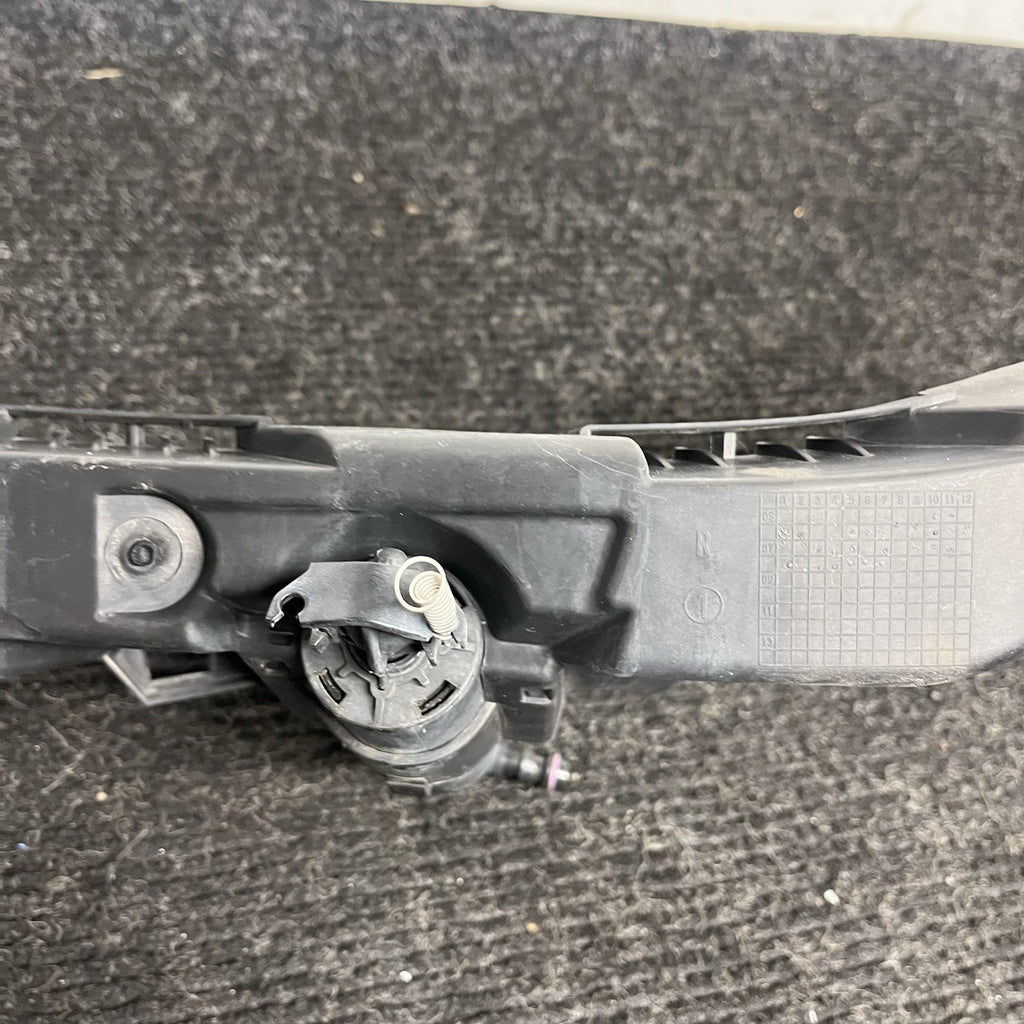 ☑️ 07-10 OEM BMW E92 E93 328 335 Right Passenger Headlight Bracket Carrier Mount