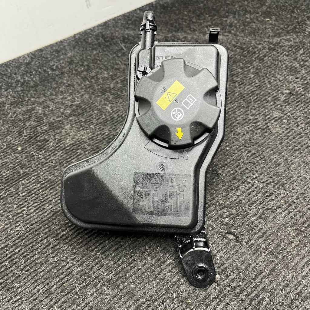 ☑️ 09-11 BMW E90 335d 3.0L Diesel Radiator Expansion Coolant Recovery Bottle OEM