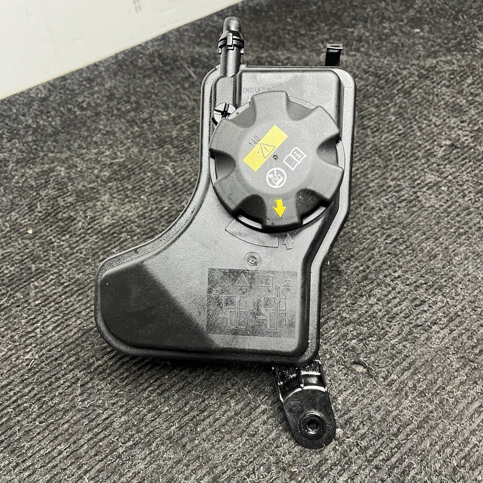 ☑️ 09-11 BMW E90 335d 3.0L Diesel Radiator Expansion Coolant Recovery Bottle OEM