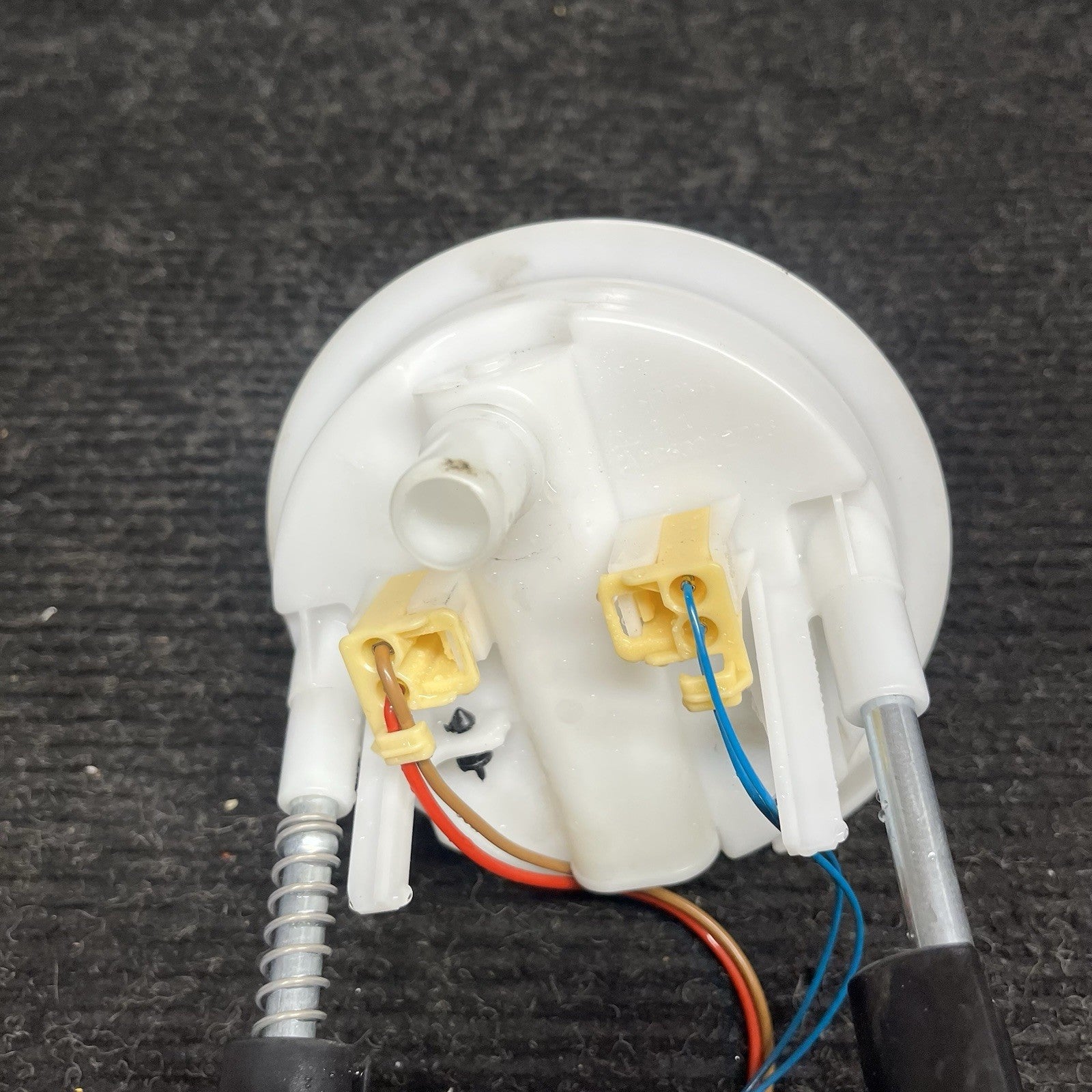 ☑️ 06-13 BMW E82 E88 E90 E91 E92 E93 135I 335I Fuel Pump OEM
