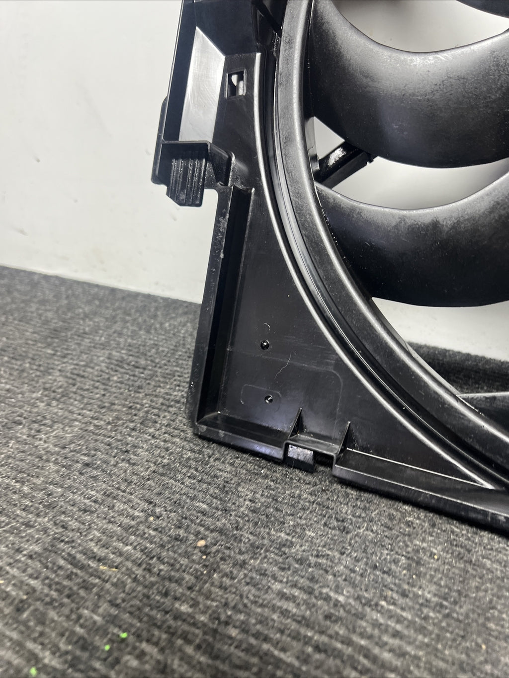 ☑️ 2013-2016 BMW 328i F30 Radiator Electric Fan Motor Blade Shroud
