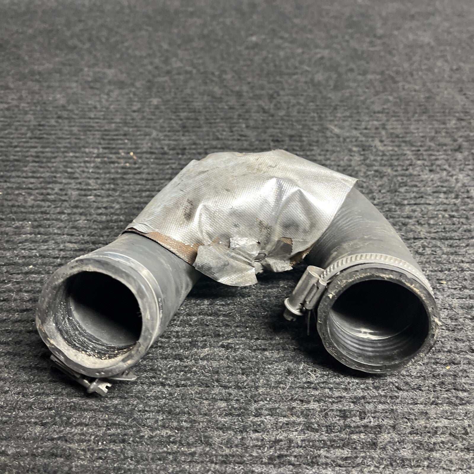 ☑️ 06-11 BMW 335i E90 E82 3.0L N54 Engine Thermostat to Water Pump Hose Pipe OEM