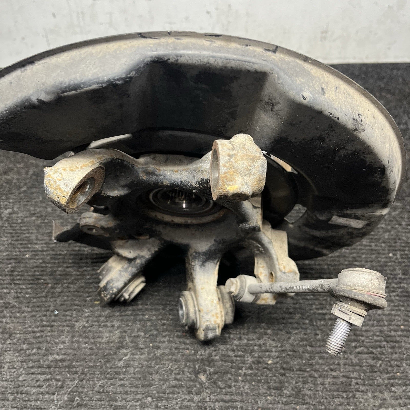 ☑️ 07-13 BMW E82 E88 E90 E92 E93 Rear Passenger Hub Spindle Bearing Knuckle OEM