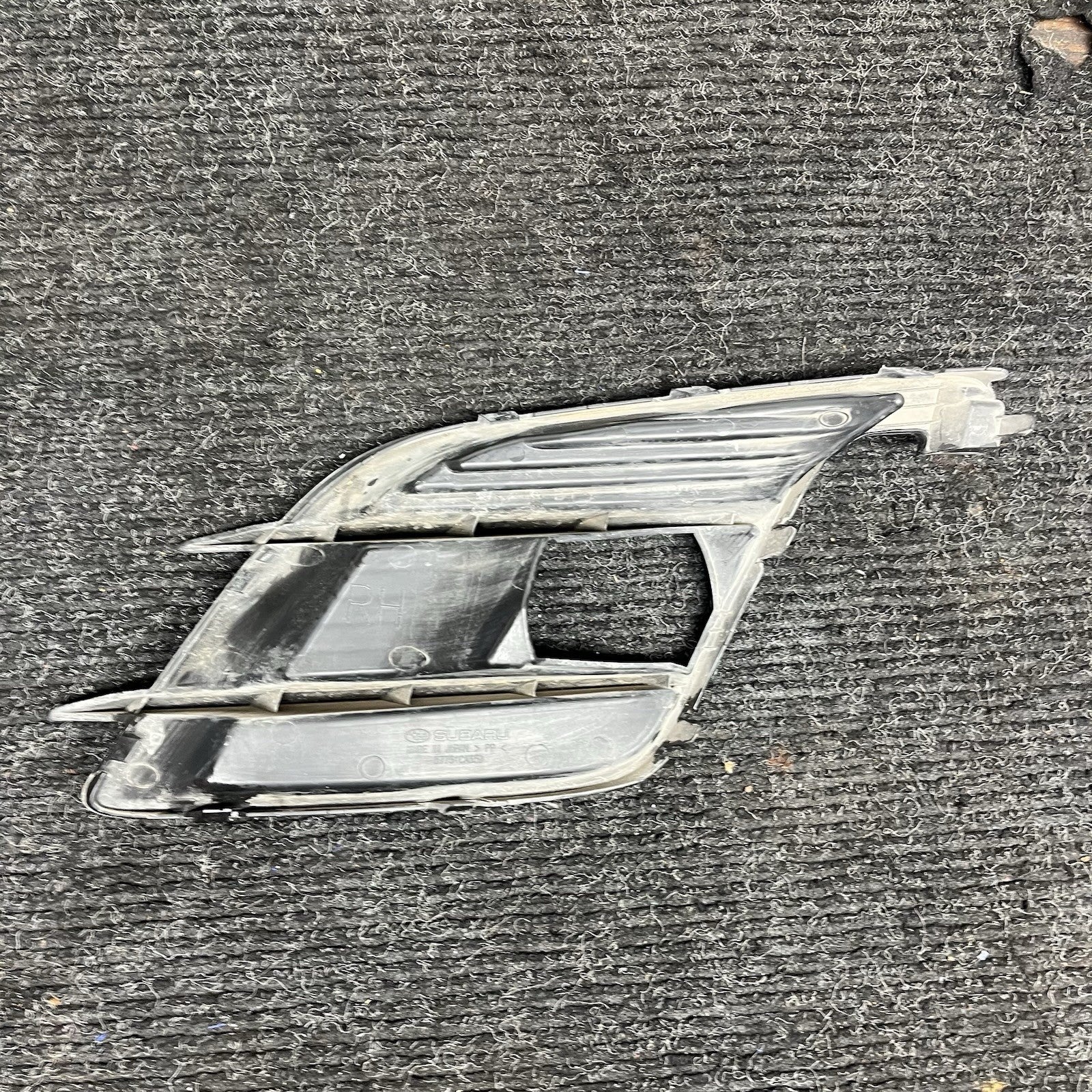 ☑️ 17-20 SUBARU BRZ PASSENGER RIGHT FOG LIGHT FOG LAMP TRIM PLASTIC INSERT OEM