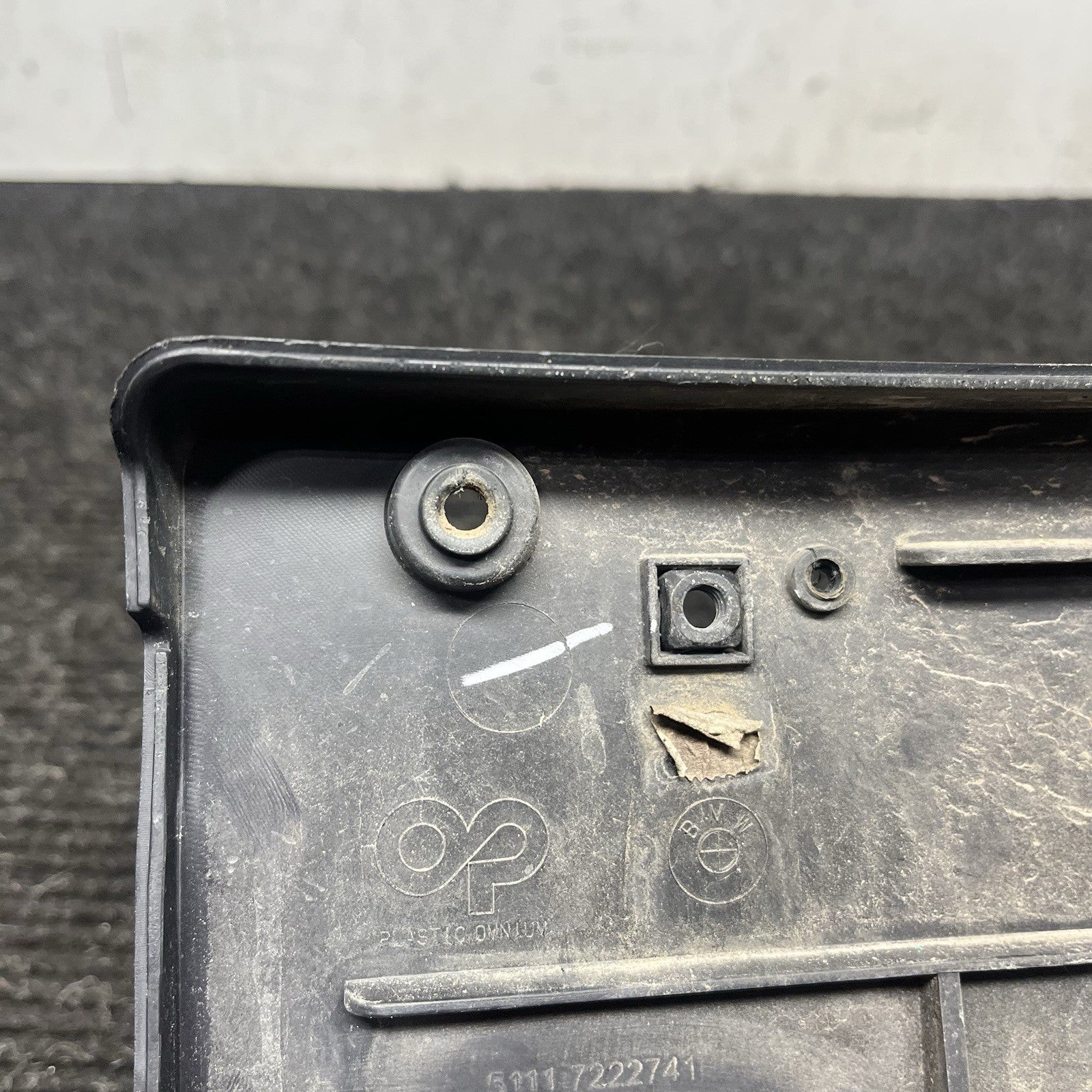 ☑️ 2009-2013 BMW X5 35DX E70 - Front License Plate Mount Bracket 7222741