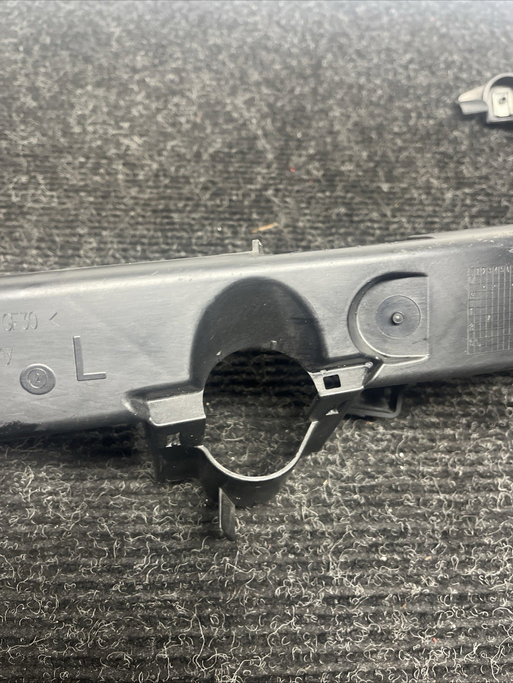 ☑️ 09-11 BMW E90 E91 LCI Front Left Driver Headlight Arm Bracket Mount Plastic