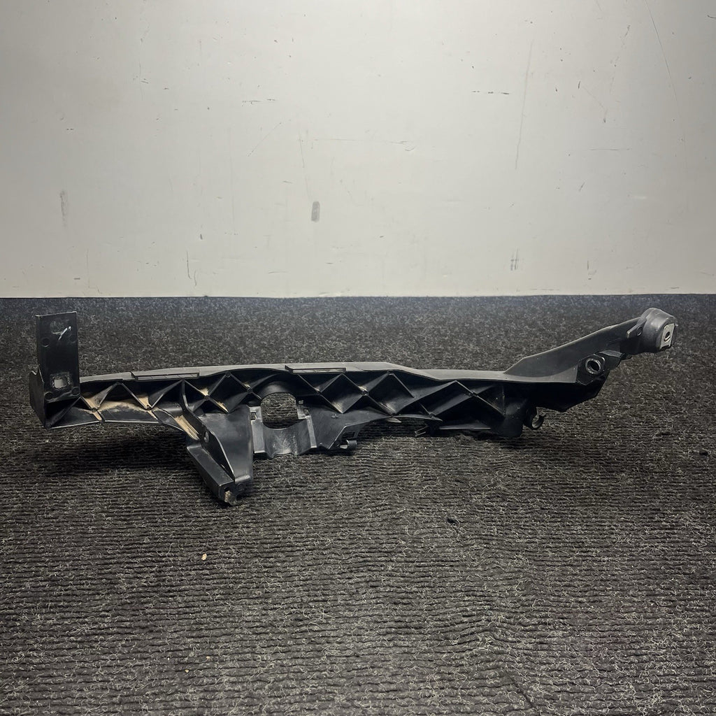 ☑️ 06-08 BMW E90 E91 325 330 335 Front Passenger Headlight Arm Bracket Mount