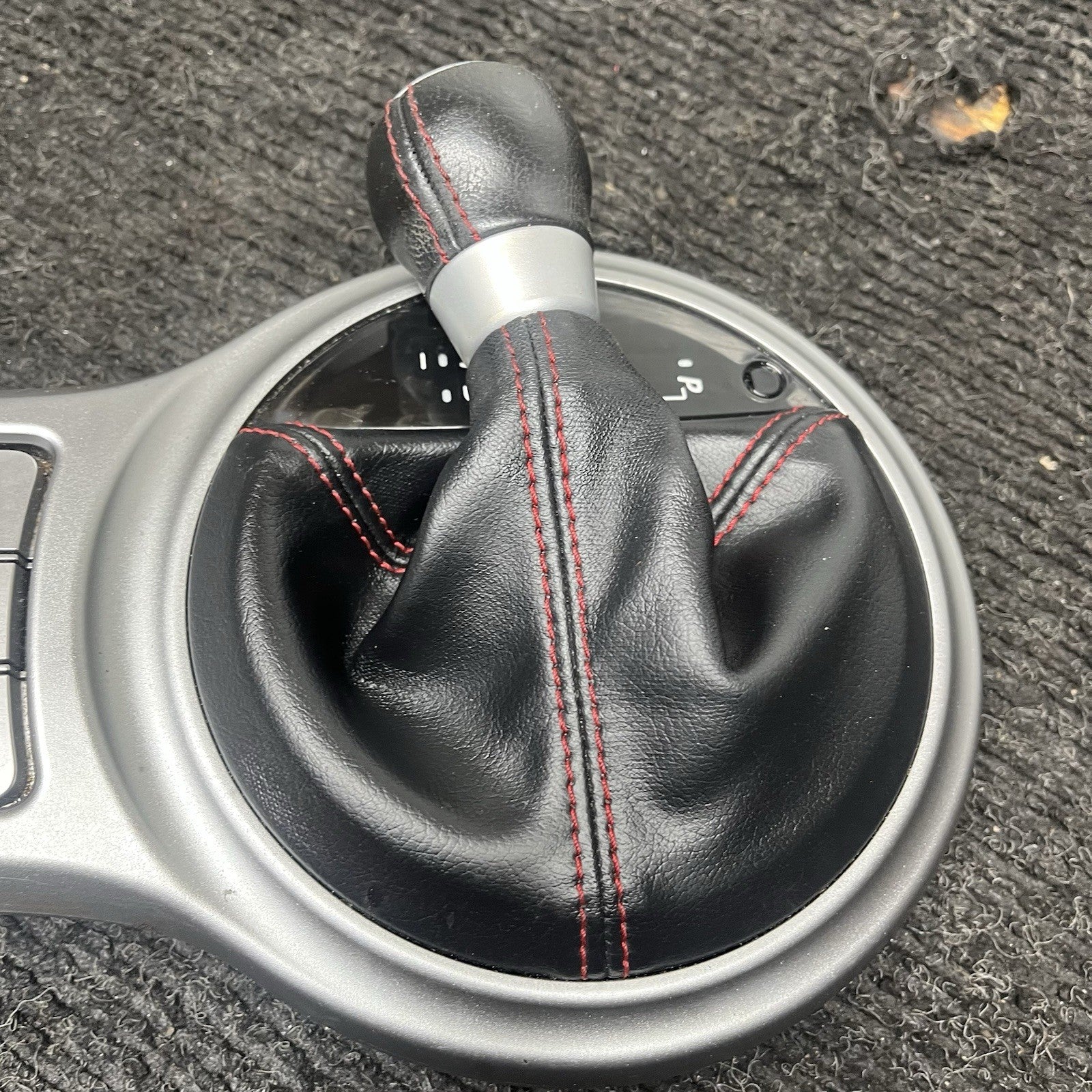 ☑️ 13-20 TOYOTA 86 BRZ FRS AUTOMATIC SHIFTER TRIM LEATHER BOOT RED STITCHING OEM