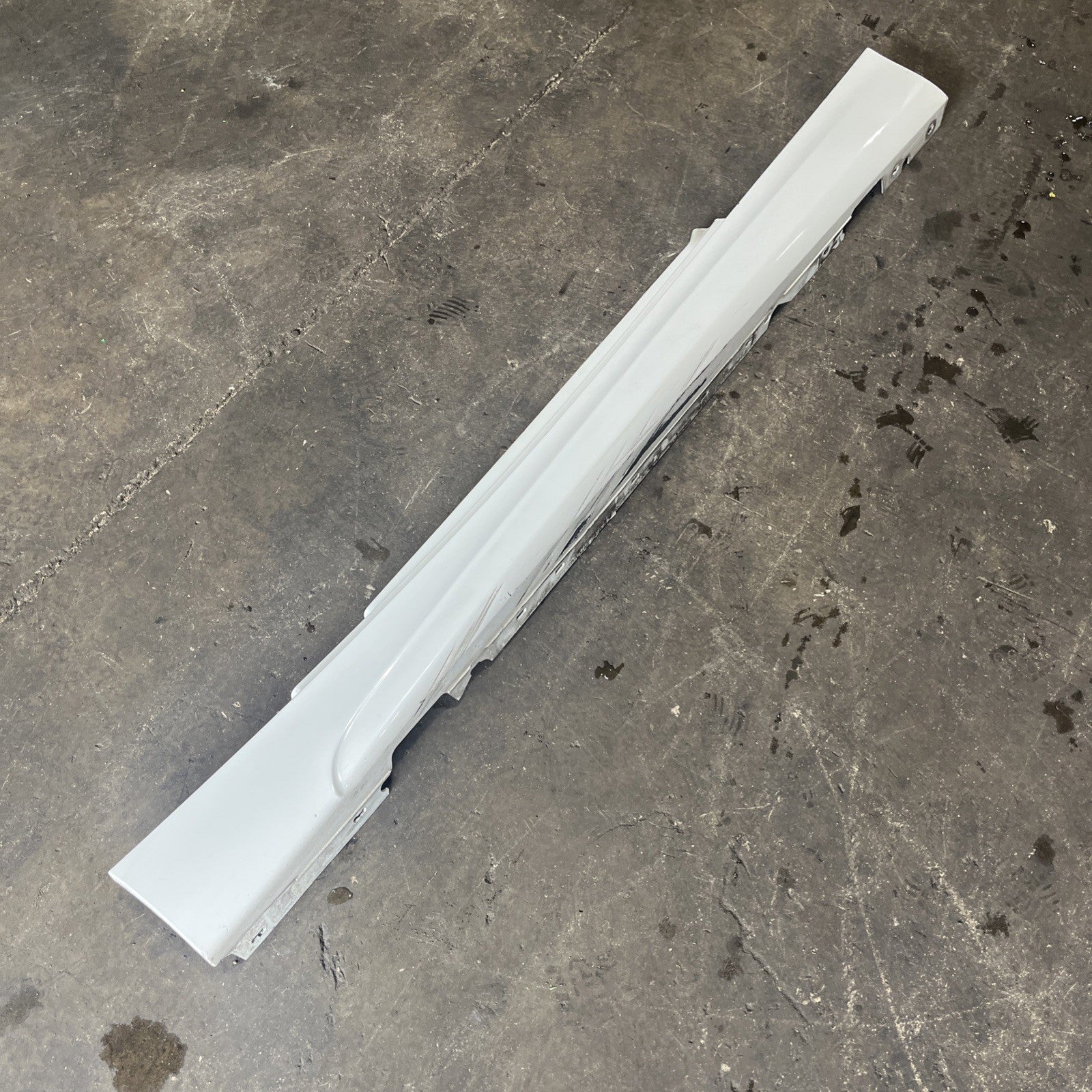 ☑️08-13 OEM BMW E88 E82 135 MSport Left Driver Side Skirt Rocker Panel White