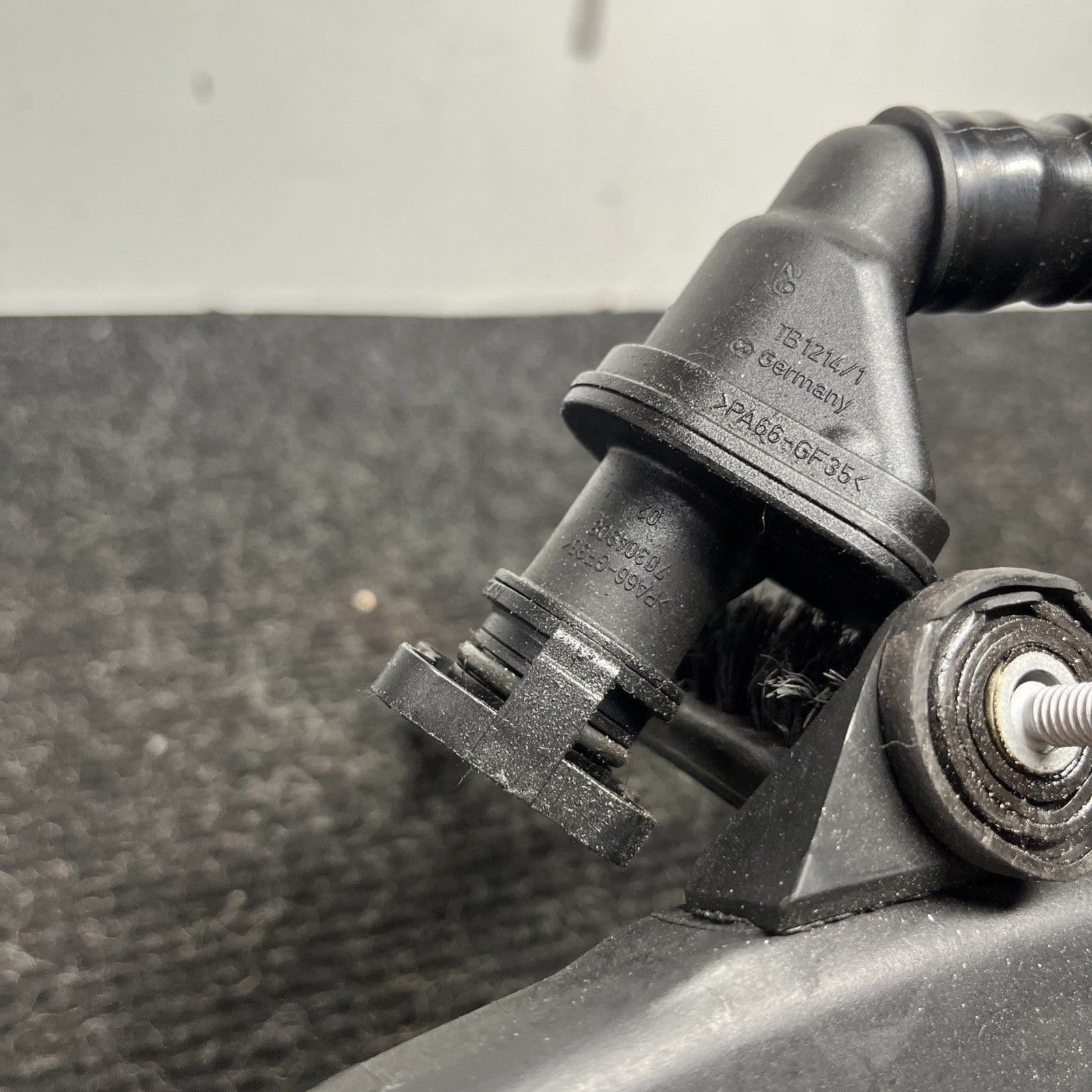 ☑️ 07-13 BMW 335i ENGINE TURBO INTAKE CHARGE INDUCTION PIPE TUBE OEM 7600028
