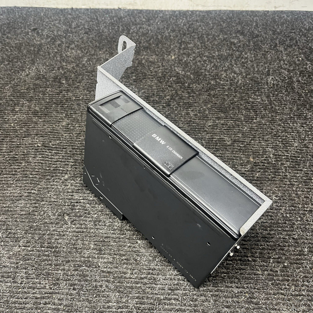 ☑️ BMW E36 328i 323i M3 1995-2003 OEM 6 CD Changer 82111469404