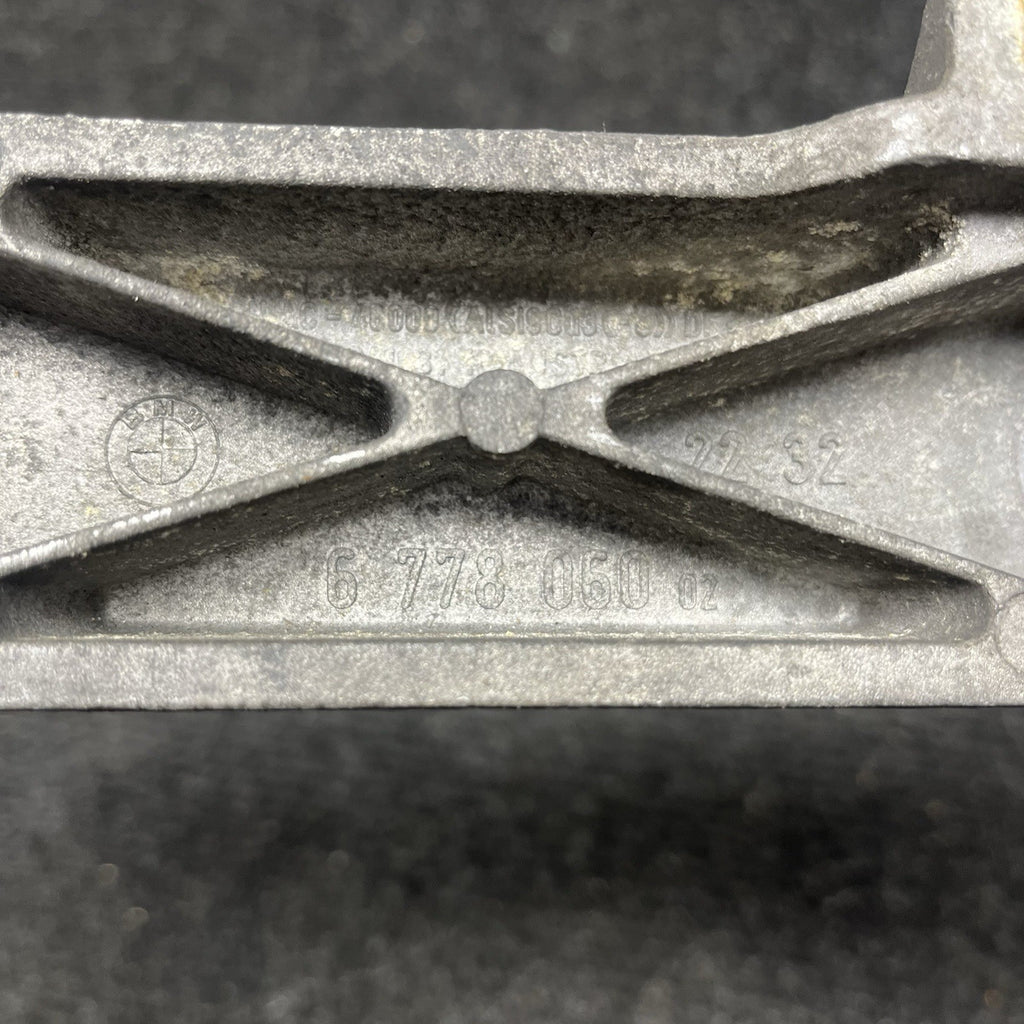 ☑️ 06-13 BMW E92 335i Automatic Transmission Mount Bracket Support OEM