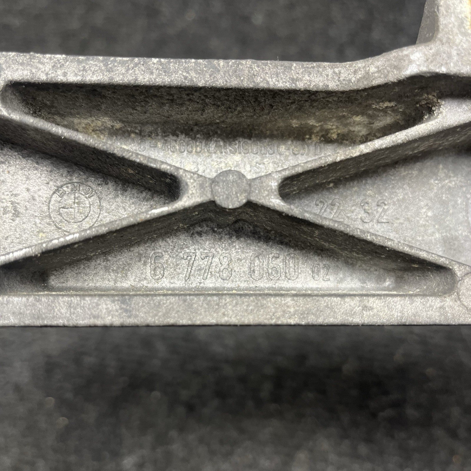 ☑️ 06-13 BMW E92 335i Automatic Transmission Mount Bracket Support OEM