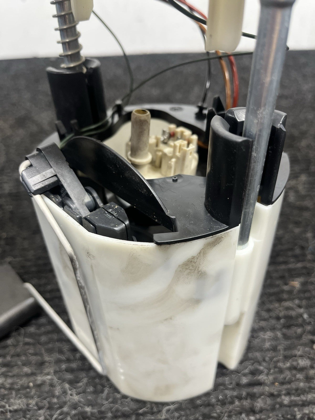 ☑️ 06-13 BMW E90 E84 E82 E88 E92 128i 135i 335i X1 Right Fuel Pump Assembly OEM