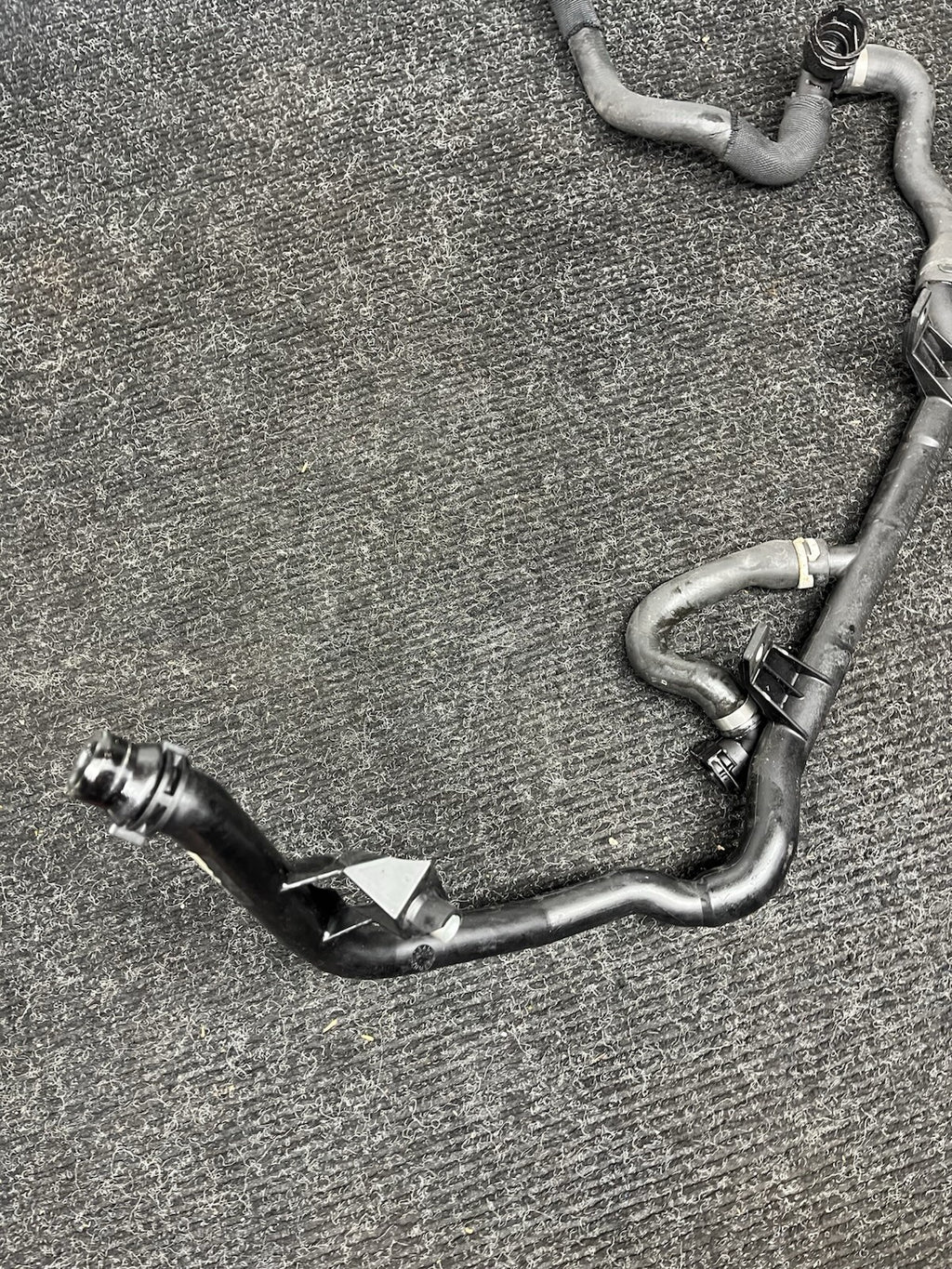 ☑️ OEM BMW E90 E92 E93 N54 RWD AT Thermostat Hose  Coolant Return Pipe Line