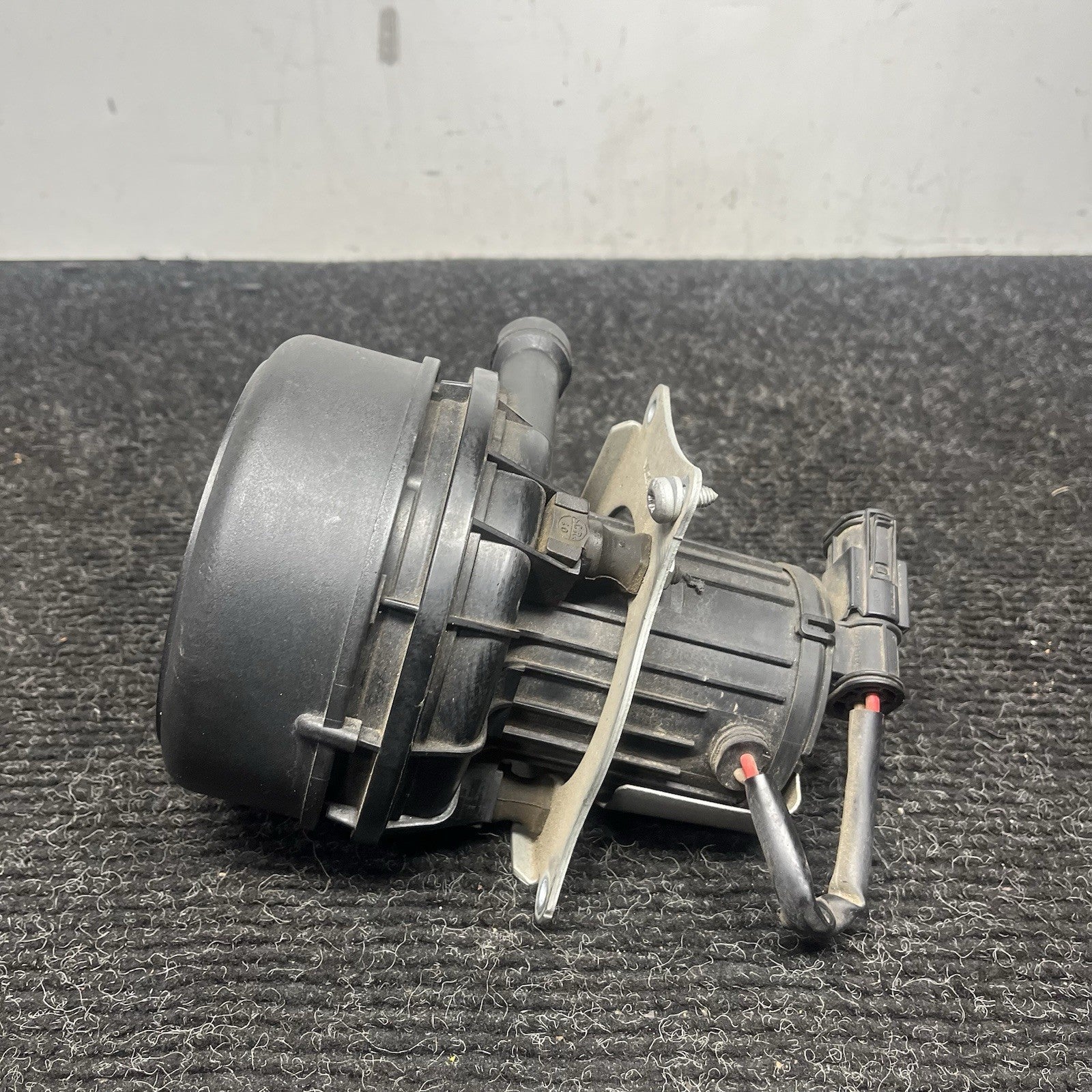 ☑️ 2003 2004 2005 BMW Z4 E85 Air Injection SMOG Pump Assembly 1318 OEM