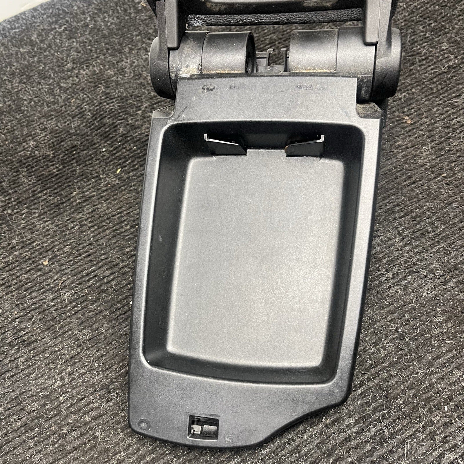 08-13 BMW E82 128i 135i Center Console Armrest Tray Lid BLACK Leather 9110501-08