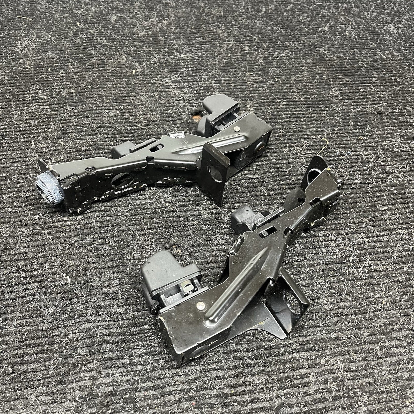 ☑️ 07-13 BMW E93 328i 335i M3 Right Side Convertible Hardtop Bracket Latch OEM
