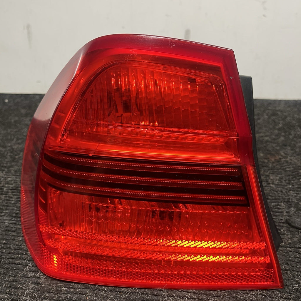 ☑️ 06-08 BMW E90 335i Sedan Rear Left Driver Side Tail Light Lamp 7161955 OEM