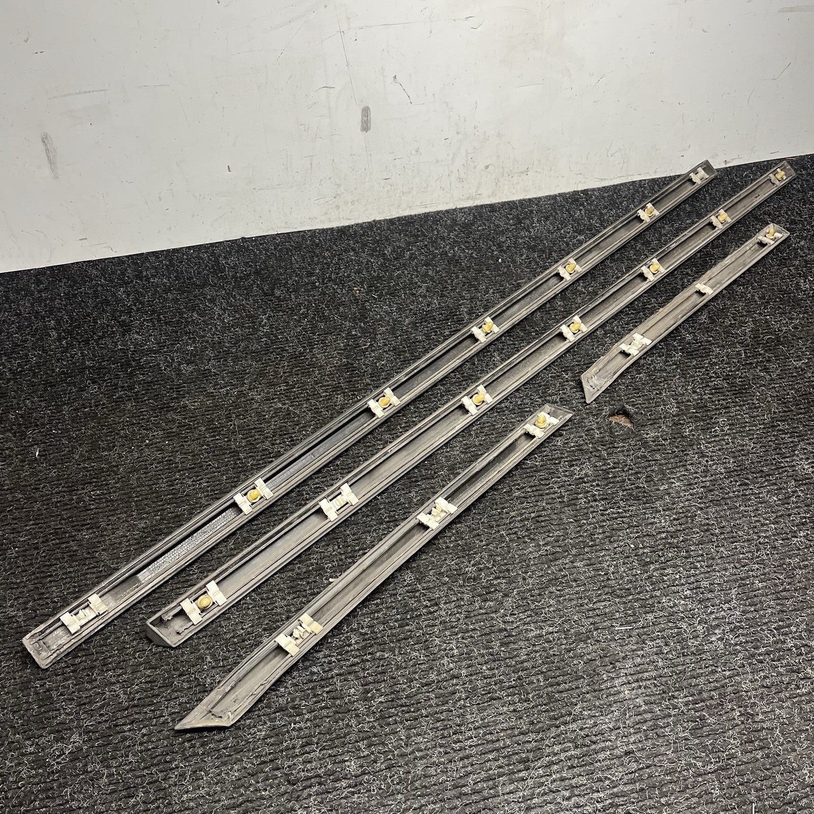 ☑️ 94-99 BMW E36 328iC COUPE VERT FENDER DOOR REAR QUARTER TRIM MOLDING SET OEM