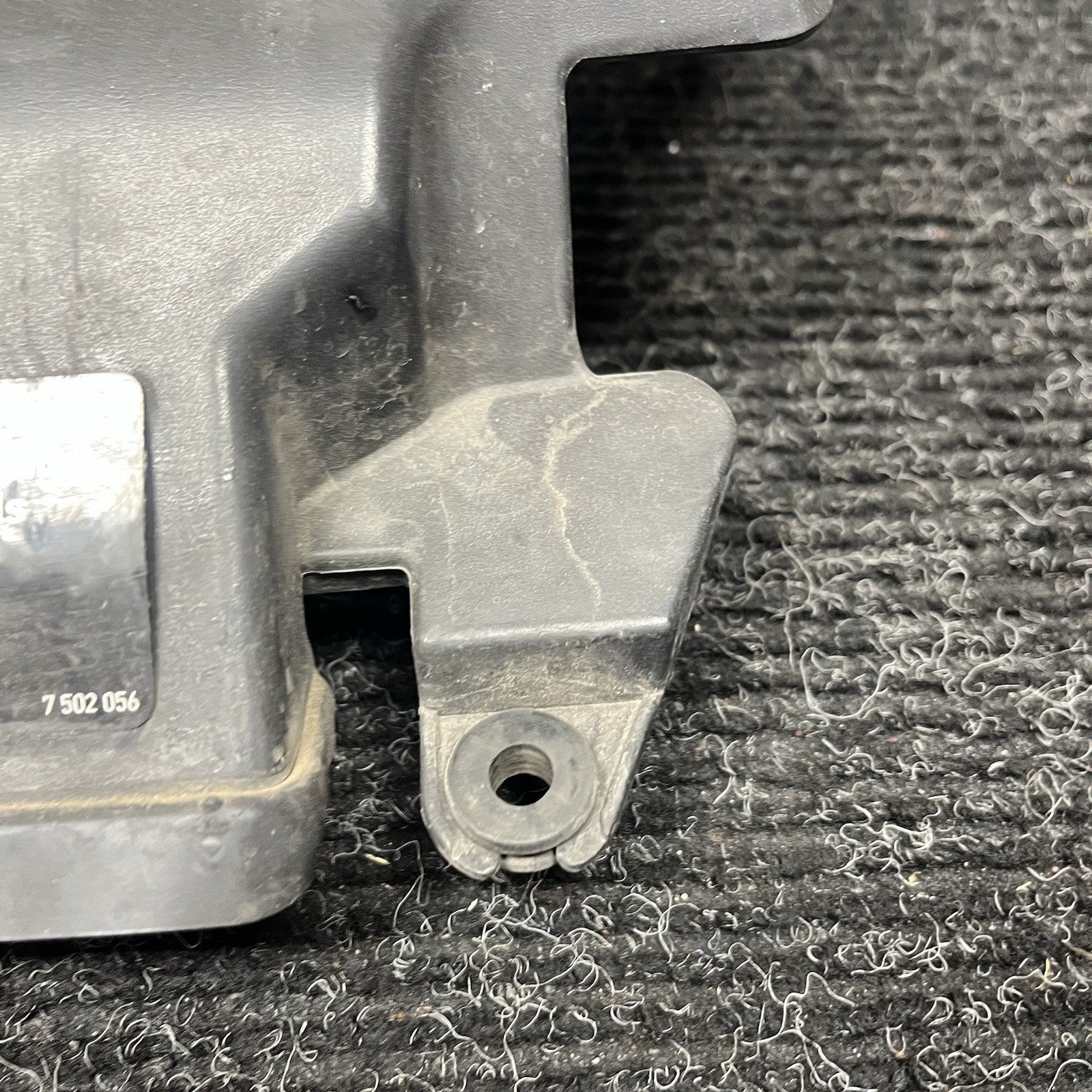 ☑️ 01-06 BMW E46 325i 325ci 330i 330ci 330xi Upper Radiator Air Duct OEM *NOTE*