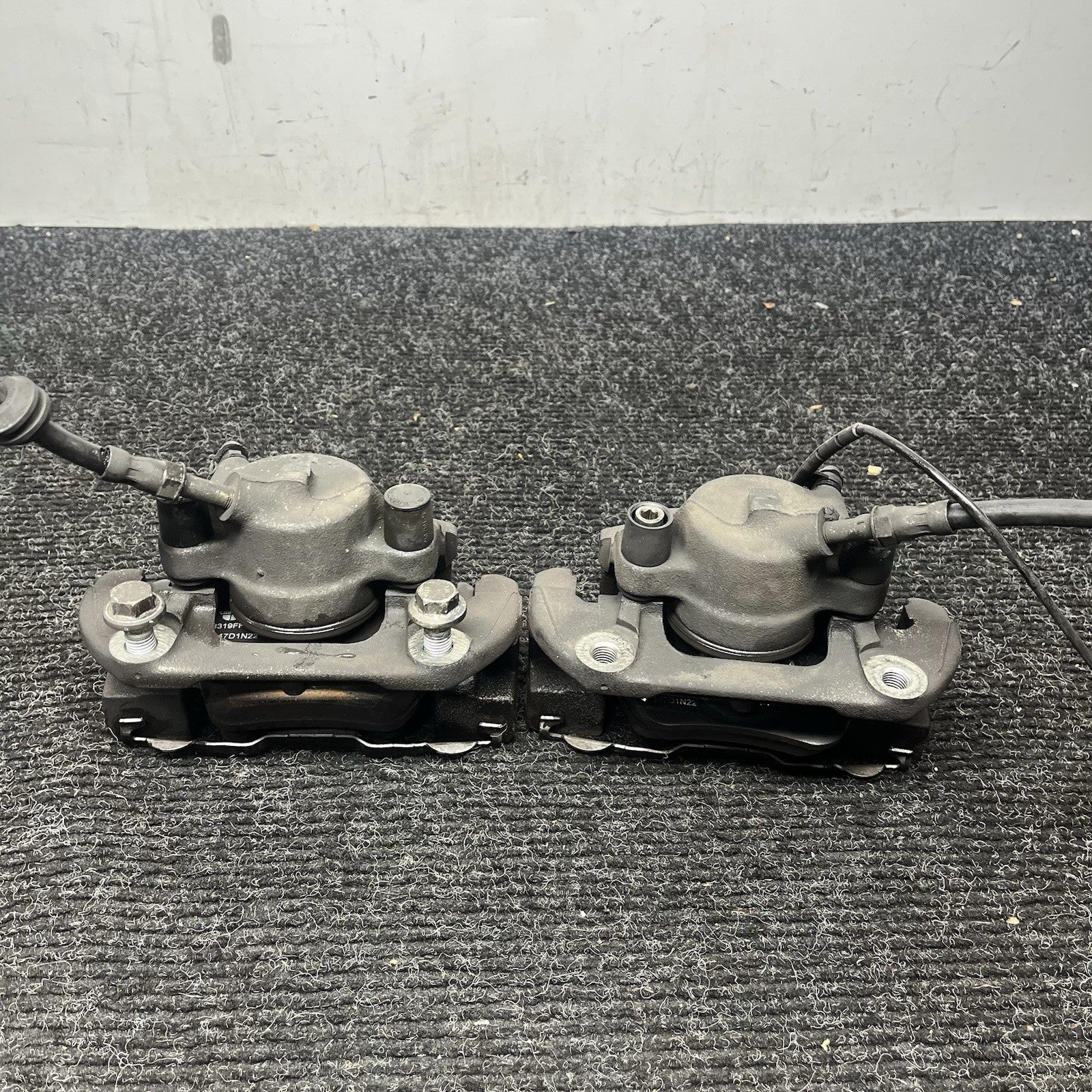 ☑️ 03-05 BMW E85 Z4 RWD SET OF 2 FRONT LEFT & RIGHT BRAKE CALIPER OEM *NOTE*