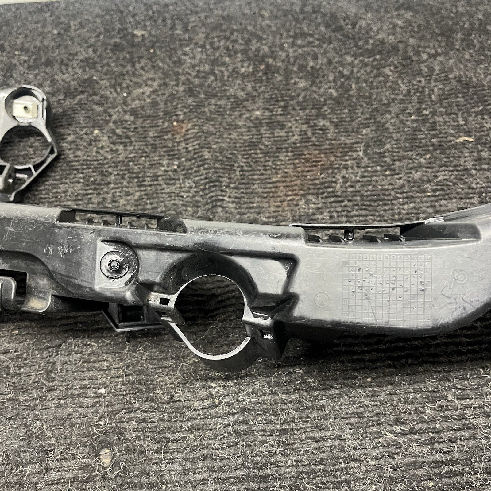☑️ 07-10 OEM BMW E92 E93 328 335 Right Passenger Headlight Bracket Carrier Mount