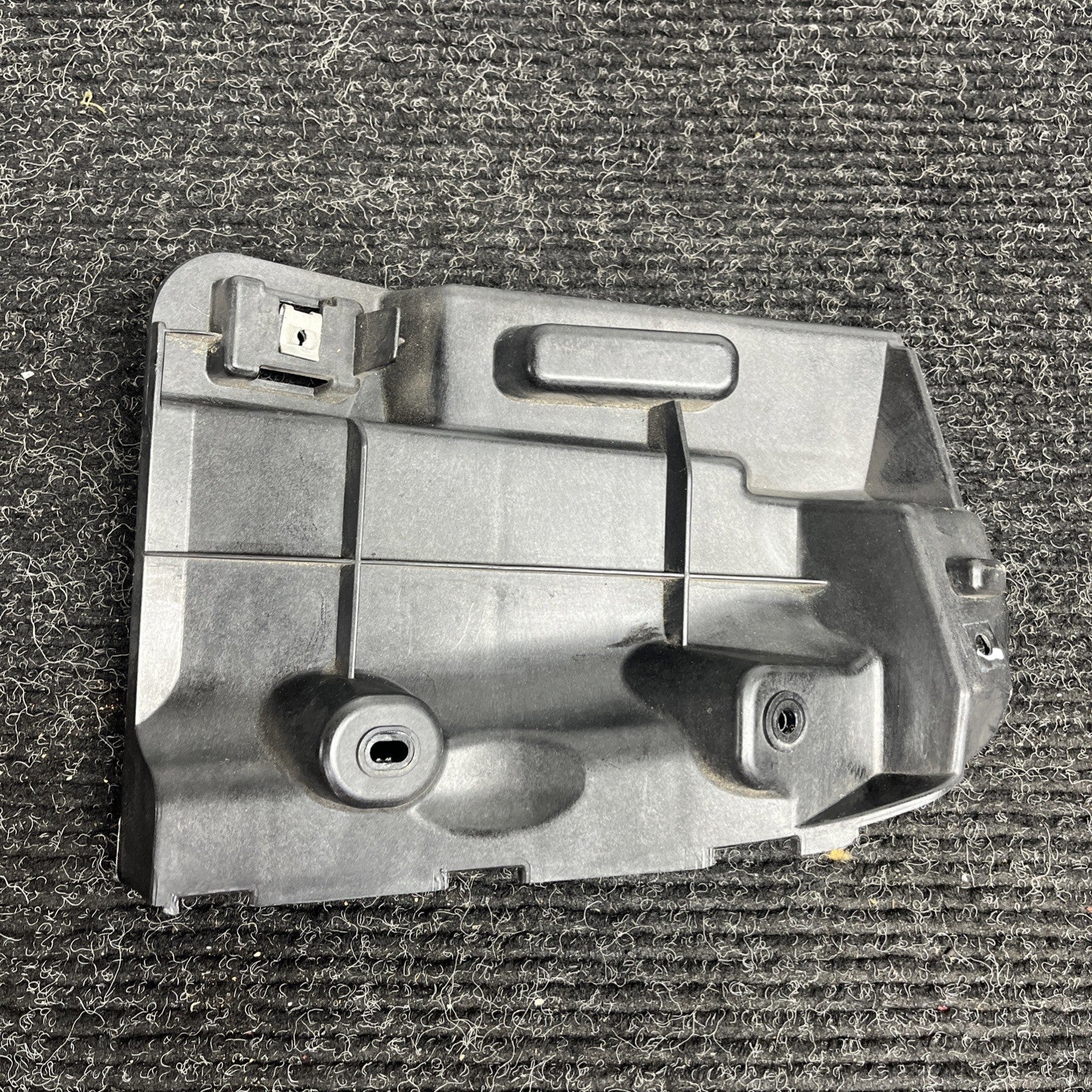 ☑️ 14-21 Maserati Ghibli Rear Left Bumper Mount Support Bracket OEM AK2404120