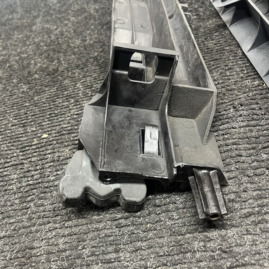 ☑️ 08-19 BMW X6 X5 F16 F15 RADIATOR CORE SUPPORT MOUNT BRACKET COVER PAIR OEM