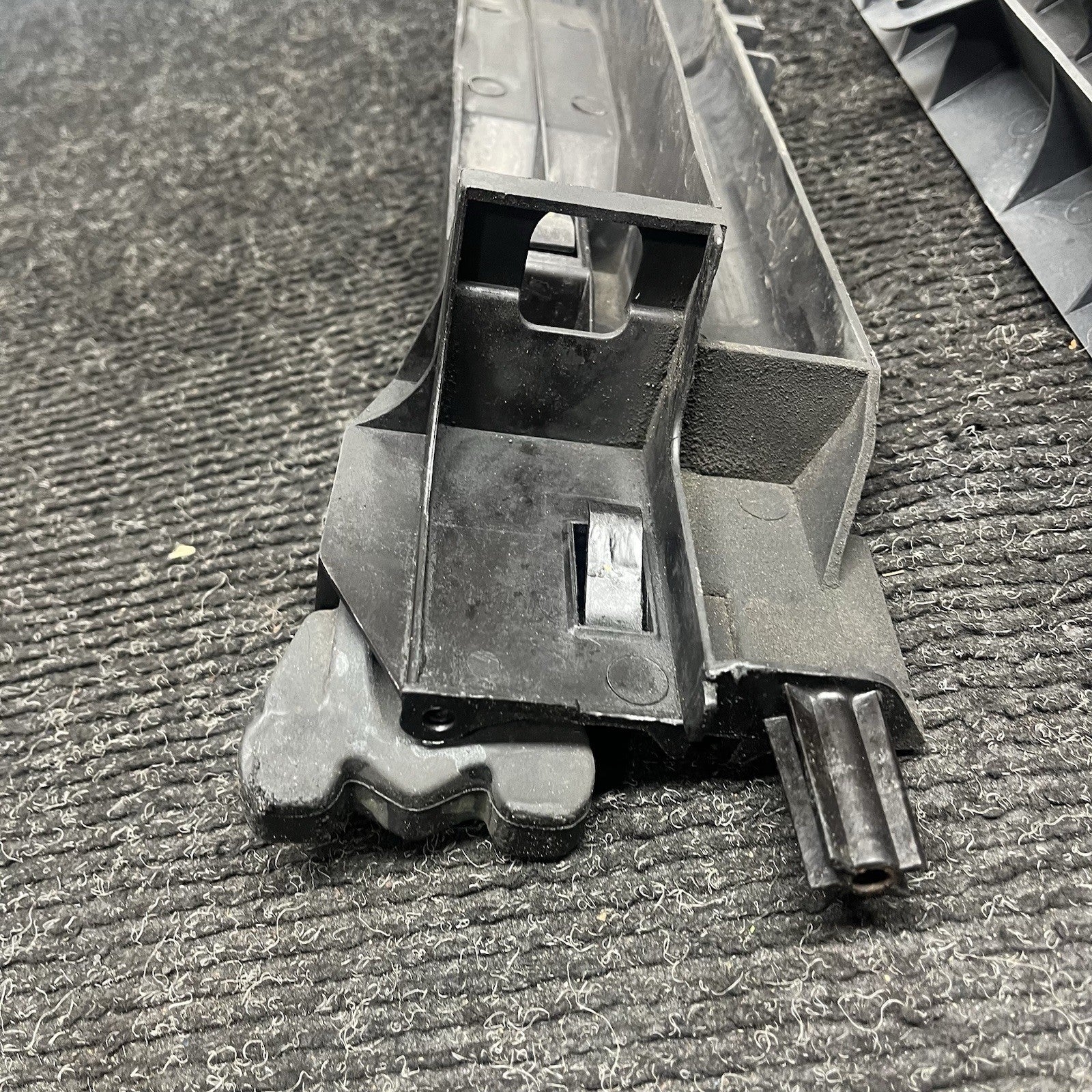☑️ 08-19 BMW X6 X5 F16 F15 RADIATOR CORE SUPPORT MOUNT BRACKET COVER PAIR OEM