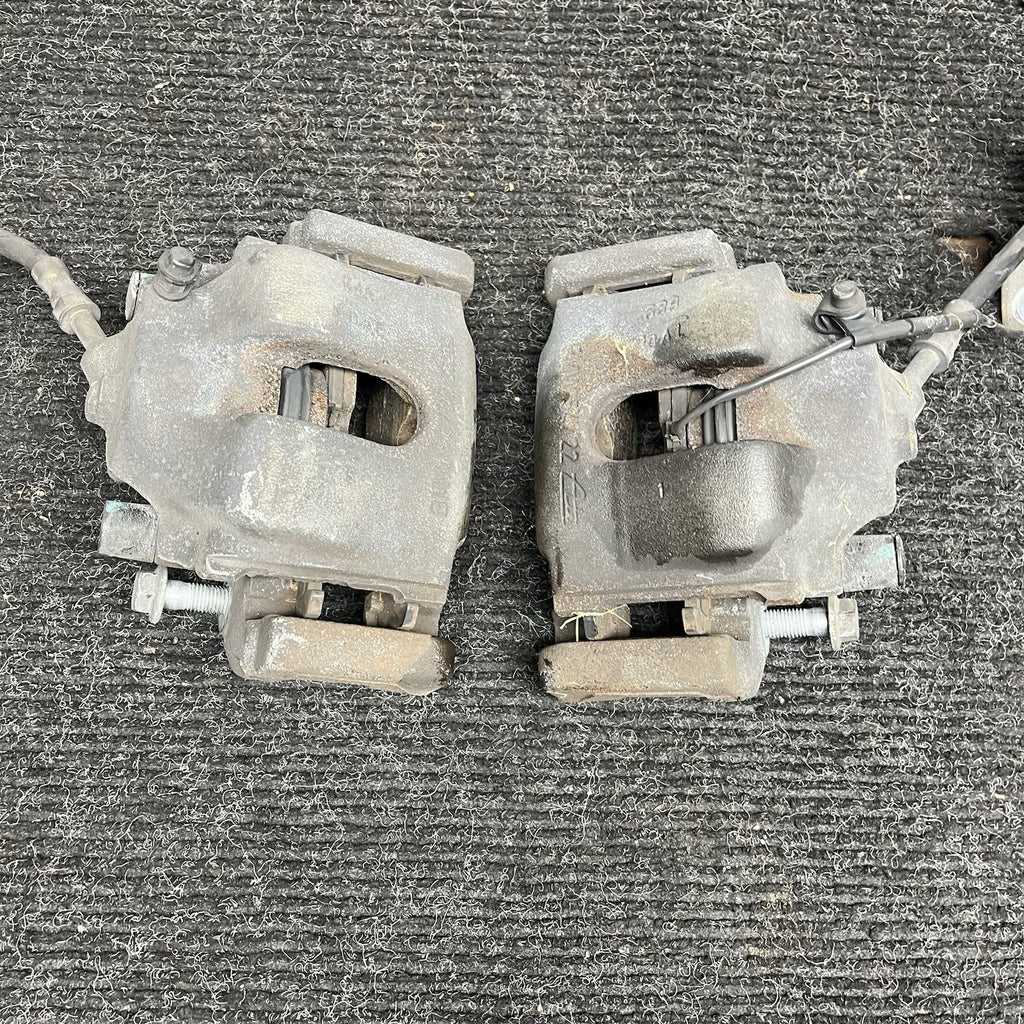 ☑️ 03-05 BMW E85 Z4 RWD SET OF 2 FRONT LEFT & RIGHT BRAKE CALIPER OEM *NOTE*