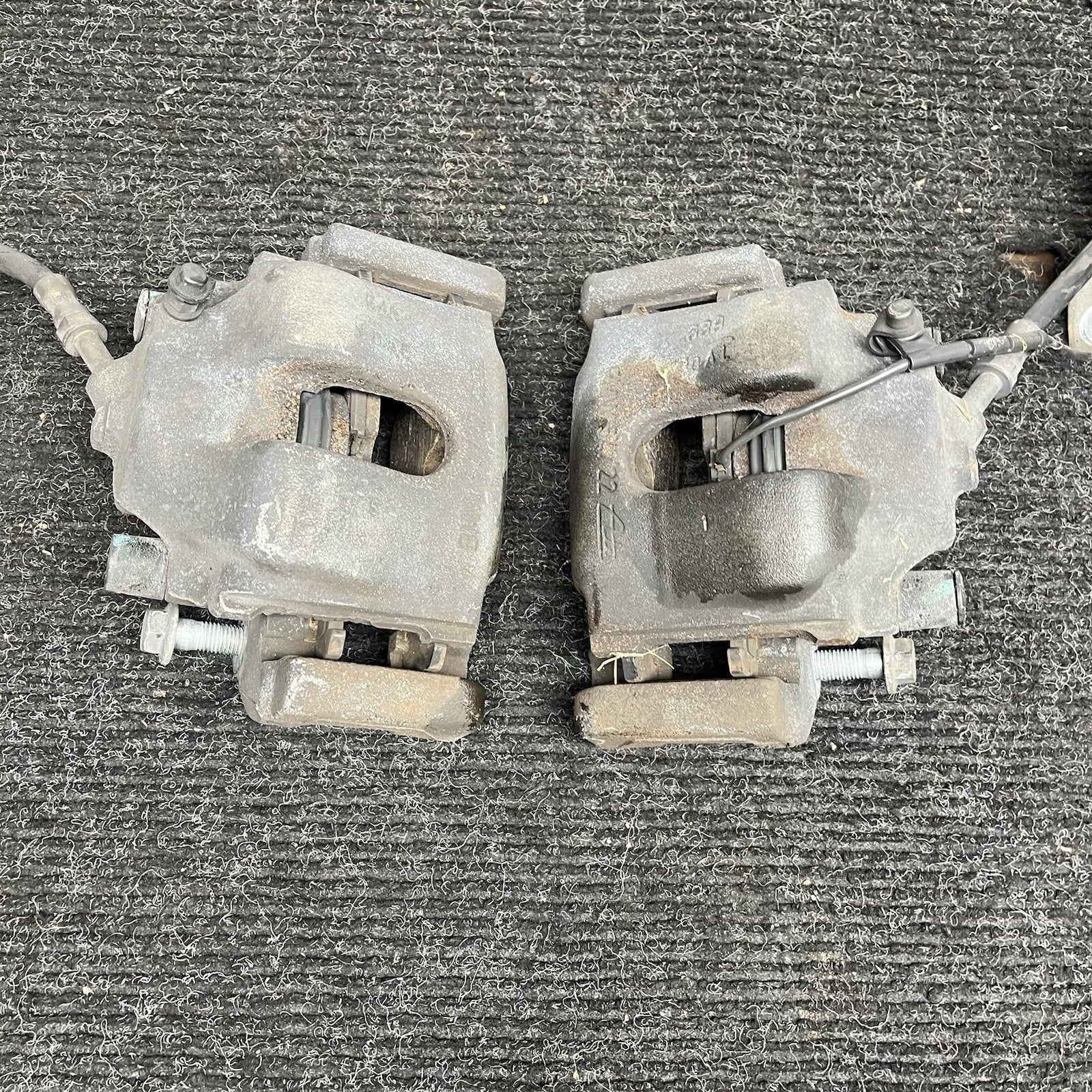 ☑️ 03-05 BMW E85 Z4 RWD SET OF 2 FRONT LEFT & RIGHT BRAKE CALIPER OEM *NOTE*