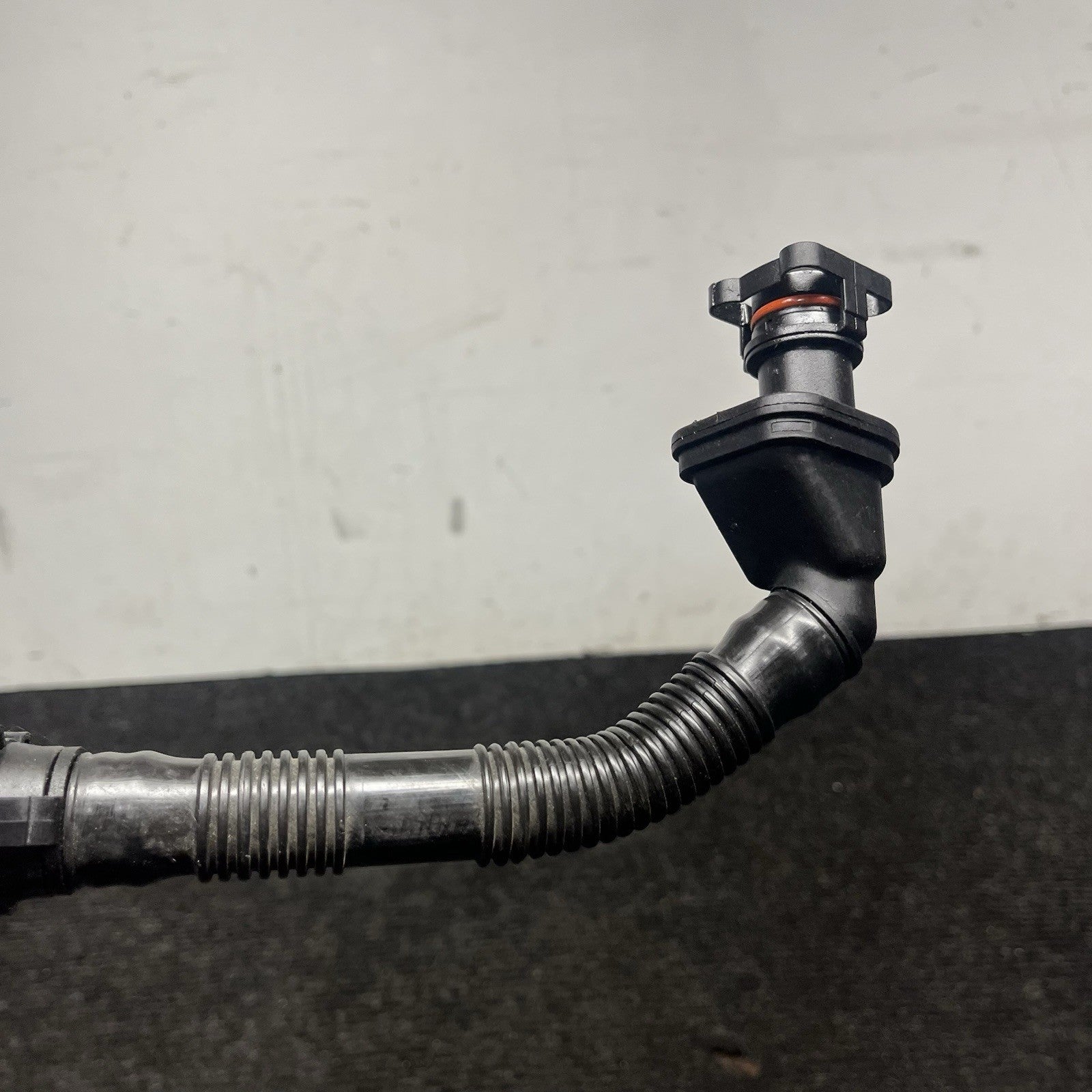 ☑️ 07-10 OEM BMW E90 E92 E93 N54 Engine Valve Cover Vent Hose Pipe