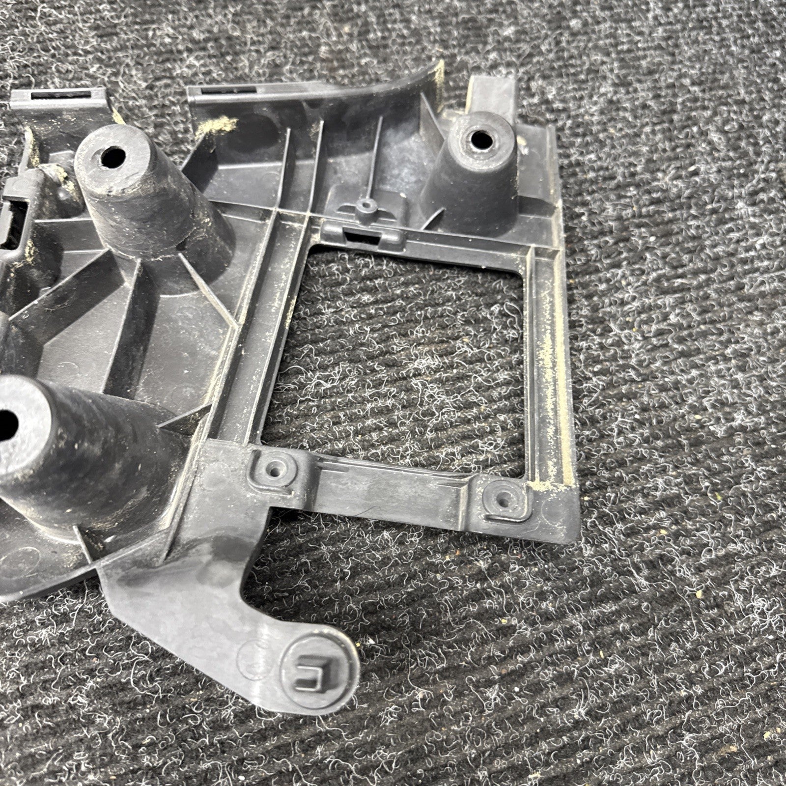 ☑️ 2012-2018 AUDI A6 C7 REAR BUMPER RIGHT SIDE UPPER GUIDE SUPPORT BRACKET OEM