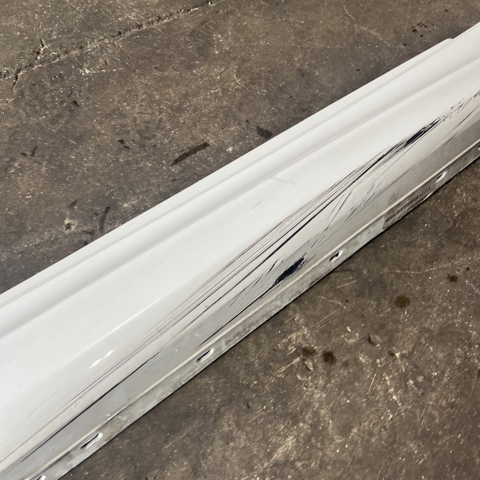 ☑️08-13 OEM BMW E88 E82 135 MSport Right Passenger Side Skirt Rocker Panel White