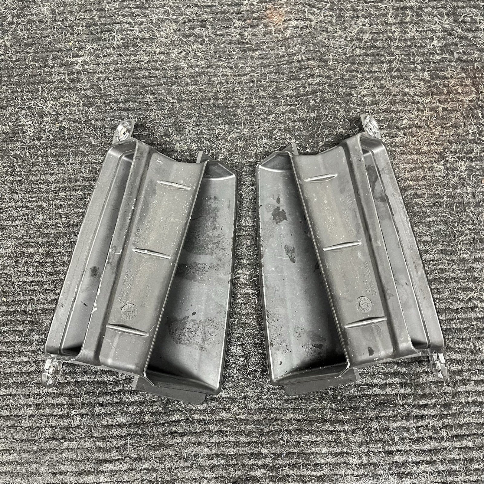 ☑️ 08-13 OEM BMW E82 E88 135 Front Air Intake Silencer Duct Right Left Pair SET