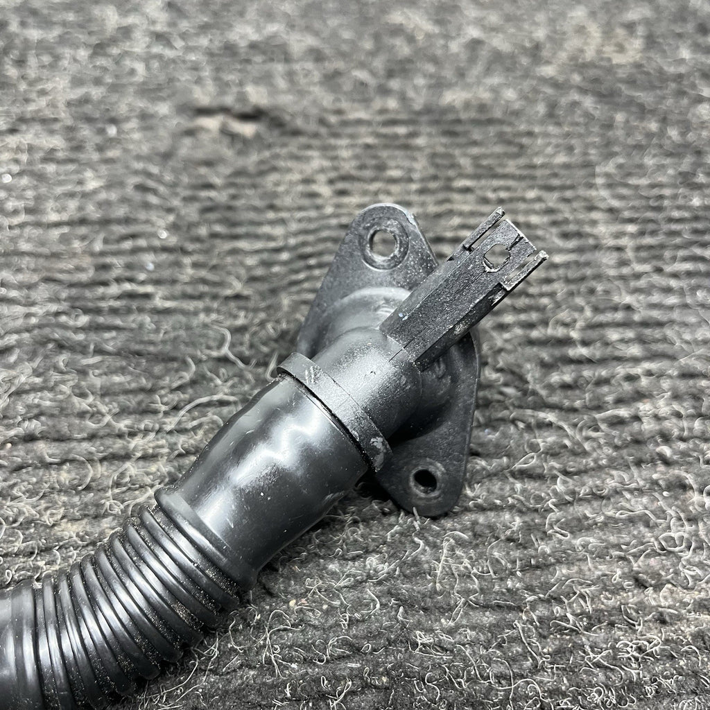 ☑️ 2011-2018 BMW X5 35IX E70 - Crankcase Breather HOSE / VENT TUBE 7584128