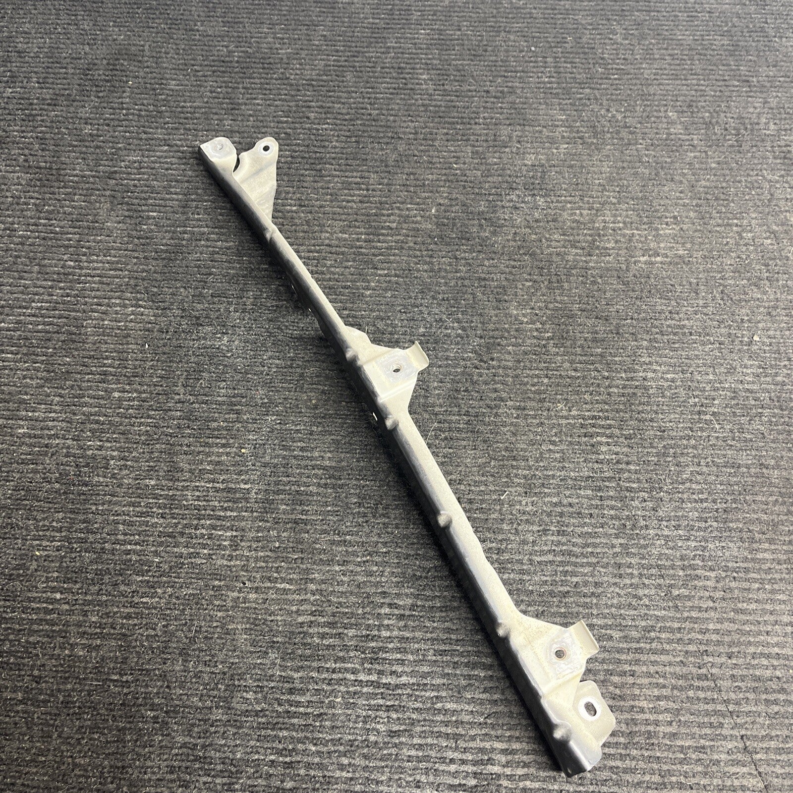☑️ 2013-19 Scion FRS Subaru BRZ 86 Front RH Right Side Fender Bracket OEM