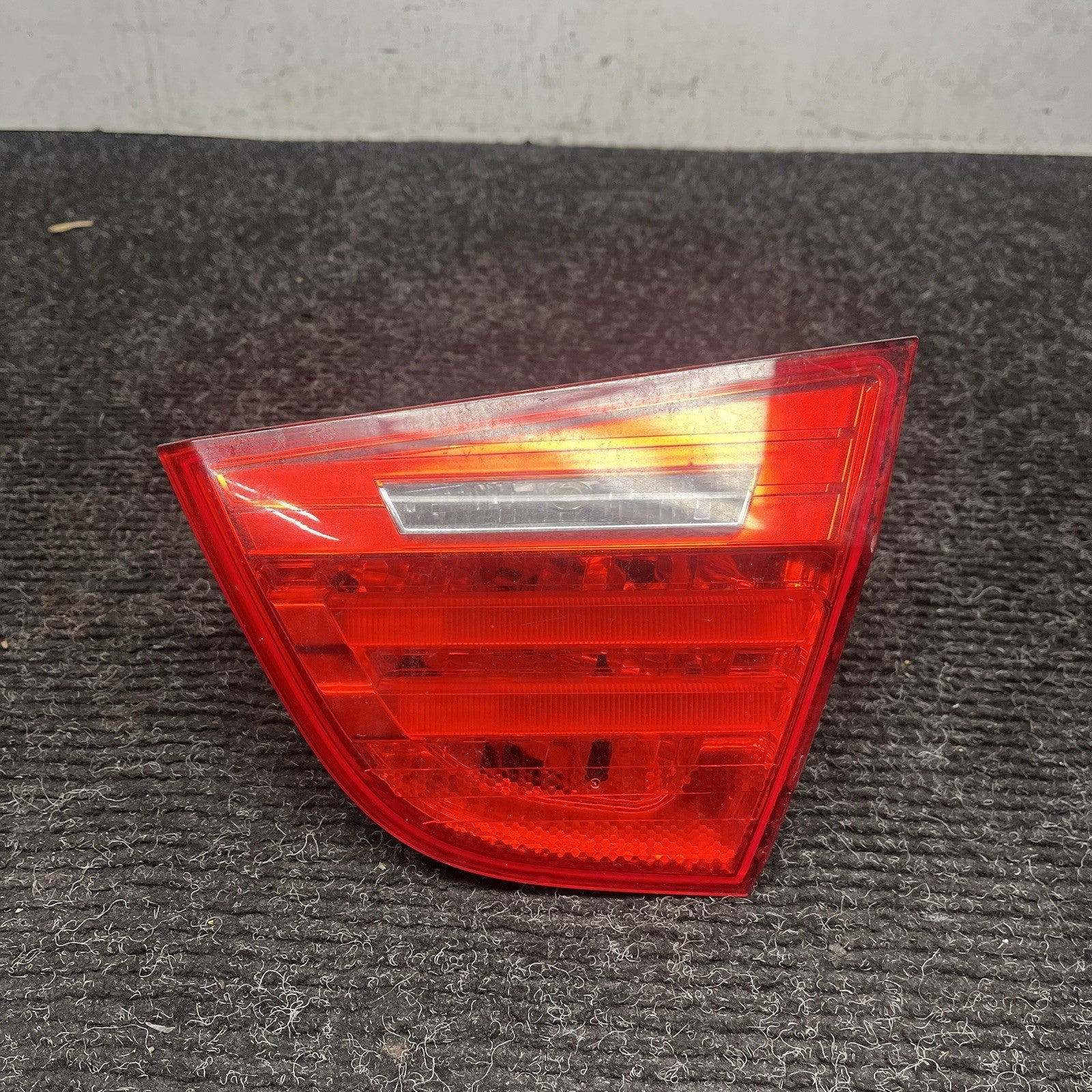 ☑️ 09-11 OEM BMW E90 LCI Sedan Rear Passenger Side Inner Tail Light Trunk Lid