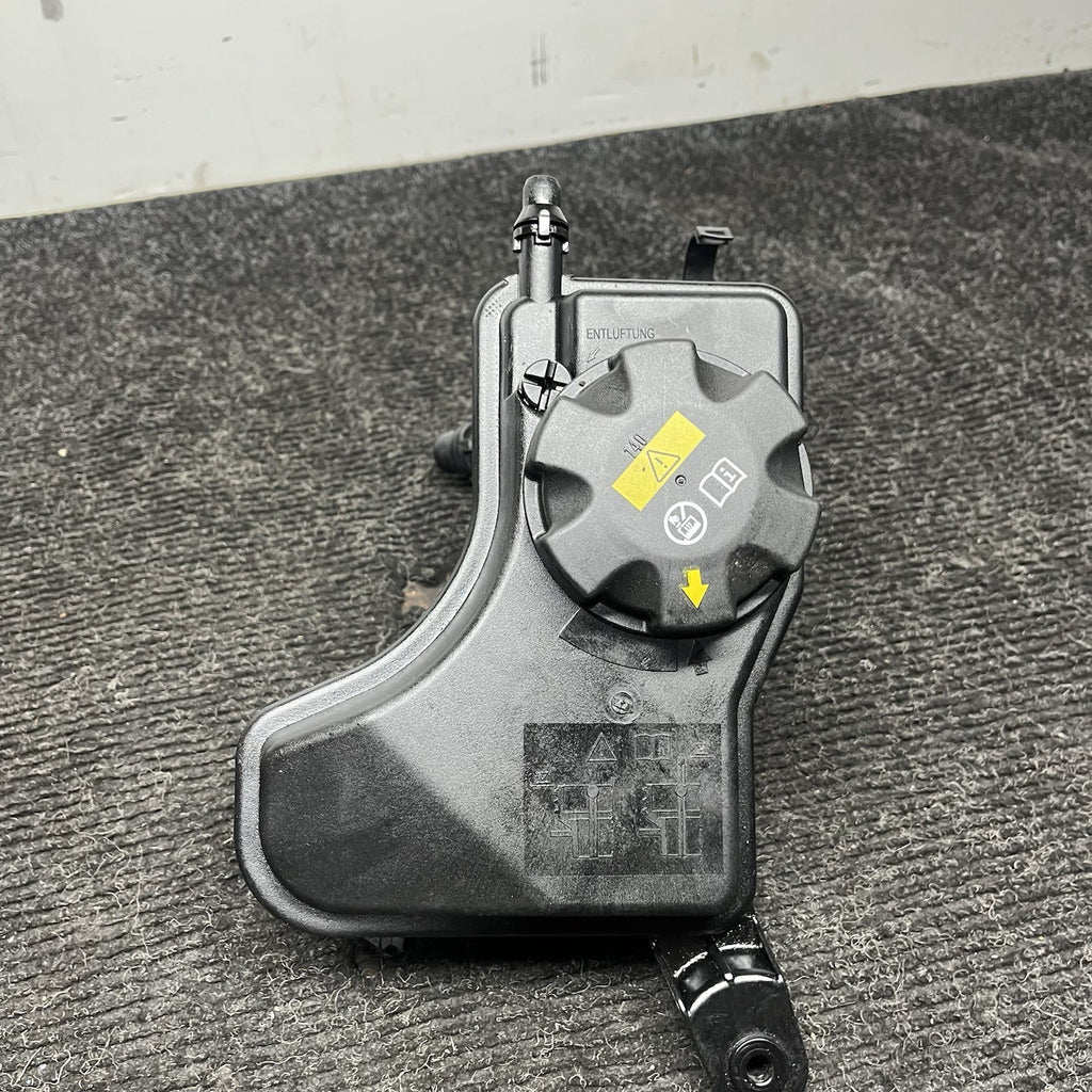 ☑️ 09-11 BMW E90 335d 3.0L Diesel Radiator Expansion Coolant Recovery Bottle OEM