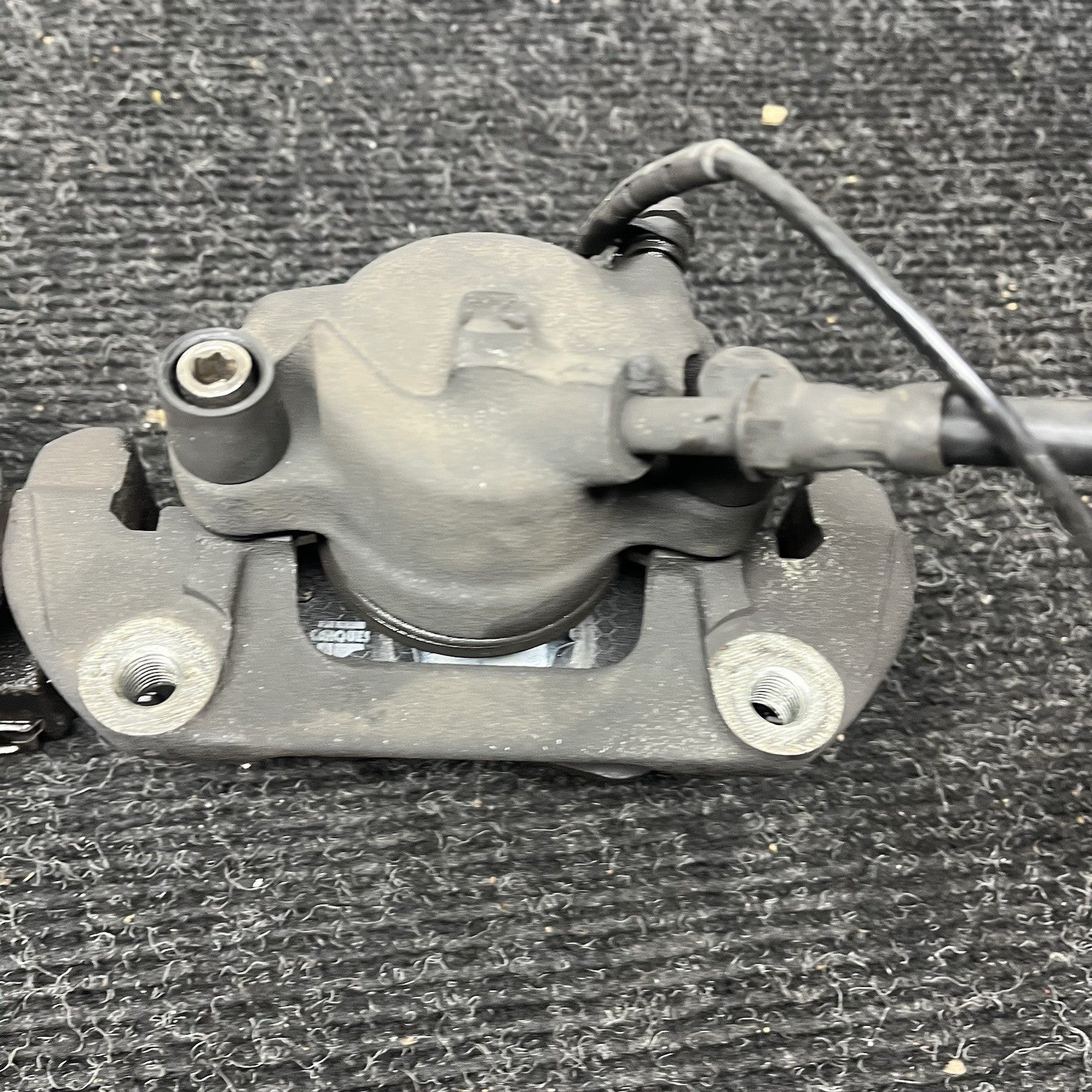 ☑️ 03-05 BMW E85 Z4 RWD SET OF 2 FRONT LEFT & RIGHT BRAKE CALIPER OEM *NOTE*