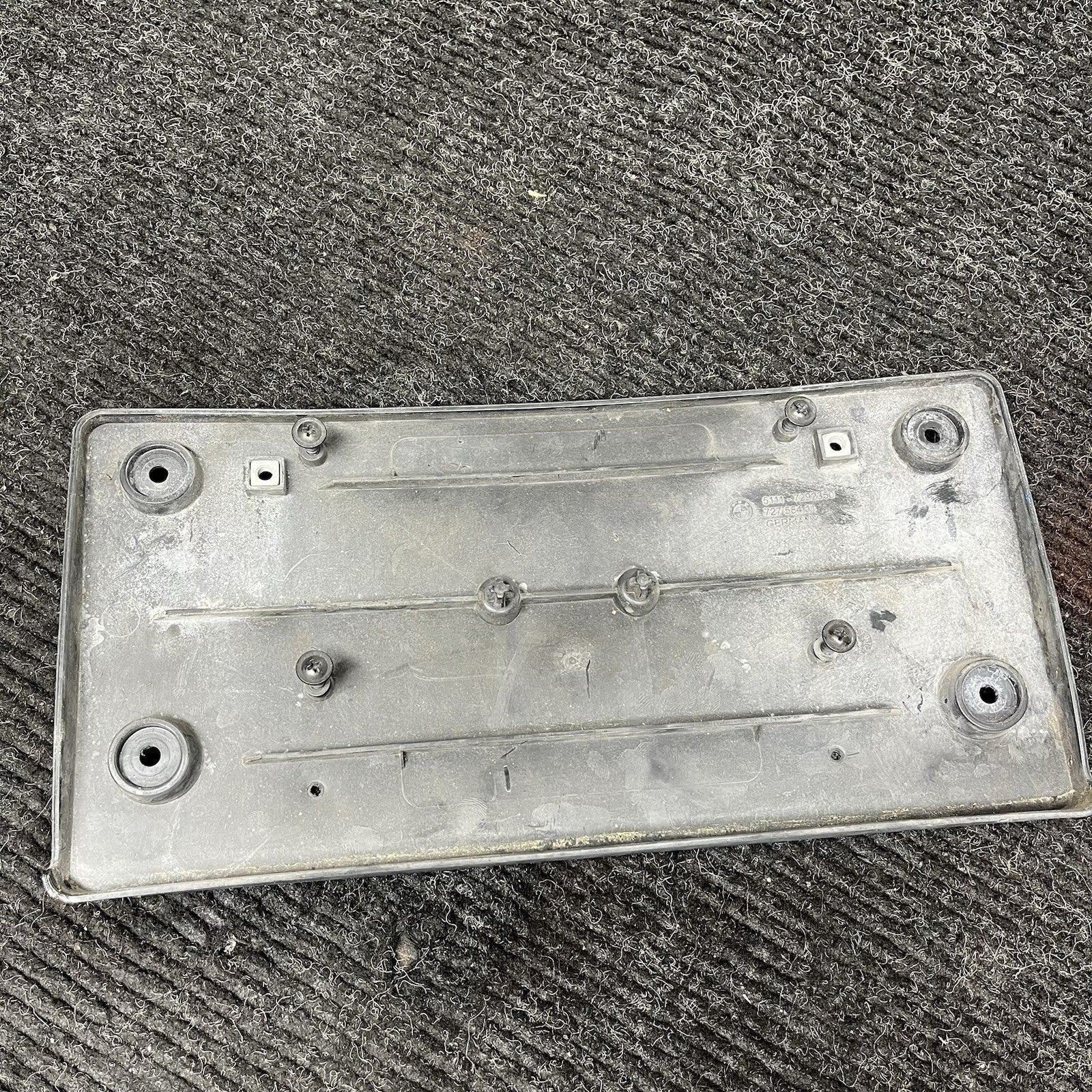 ☑️ 12-15 BMW F30 320I 328D 328I 335I Front Bumper License Plate Mounting Bracket