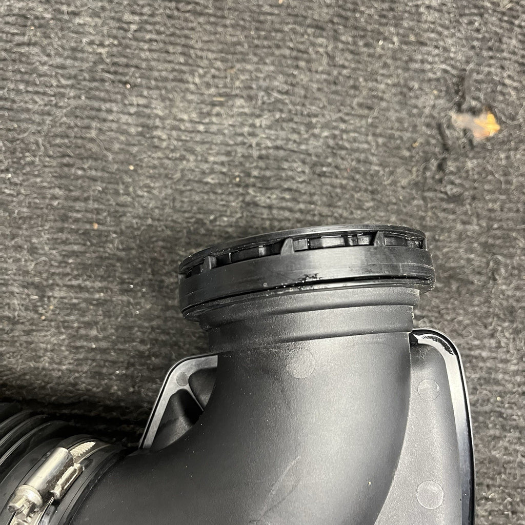 ☑️2016-2018 BMW F30 330I B48 2.0L FRONT ENGINE AIR INTAKE RESONATOR OEM 70604496