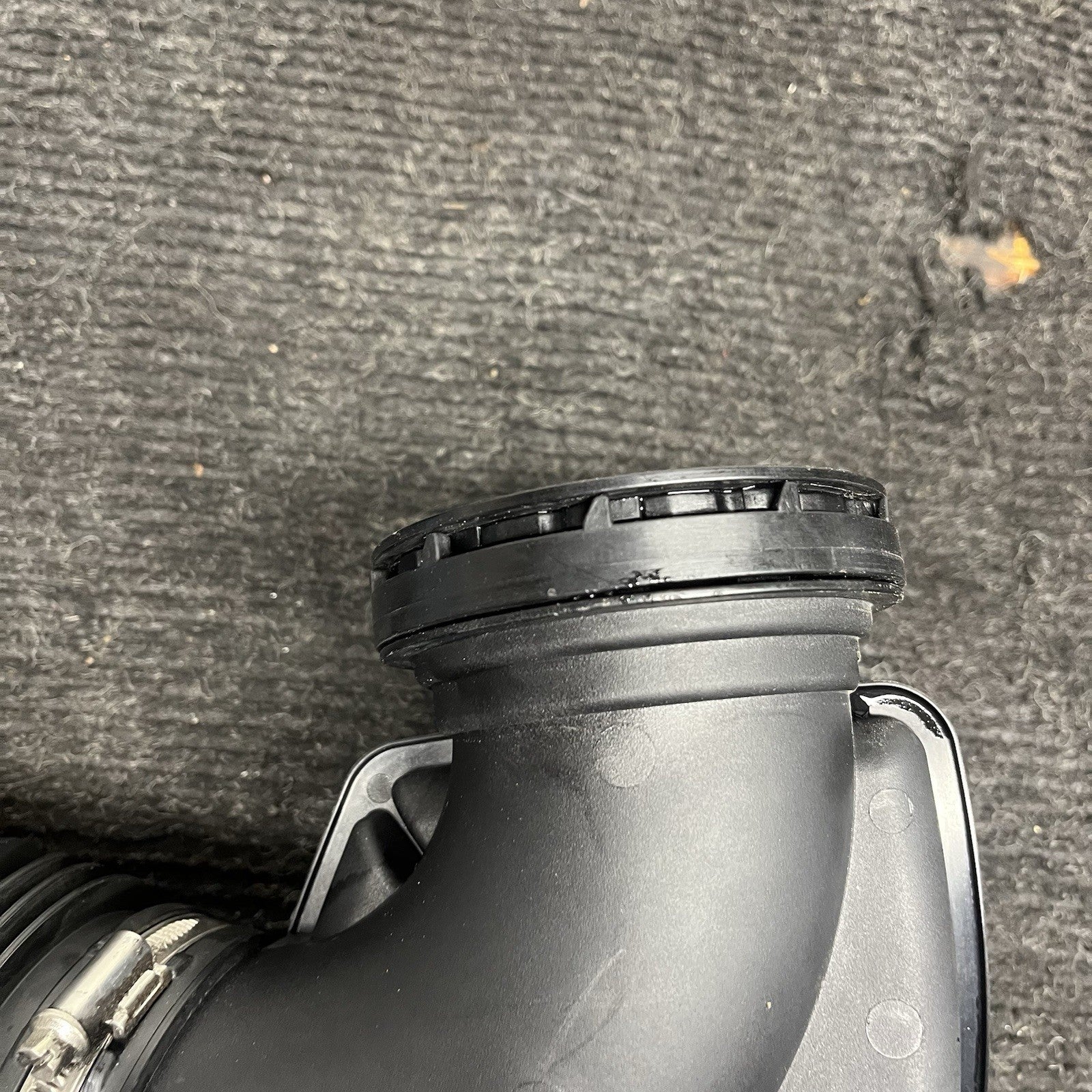 ☑️2016-2018 BMW F30 330I B48 2.0L FRONT ENGINE AIR INTAKE RESONATOR OEM 70604496