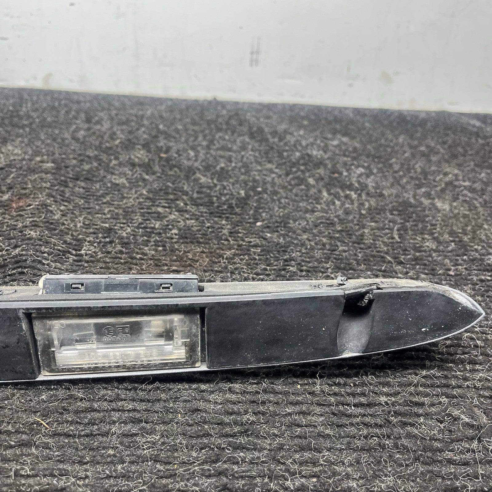 ☑️ 04-06 BMW E46 325Ci 330Ci Convertible Trunk Lid Handle Trim License Light OEM