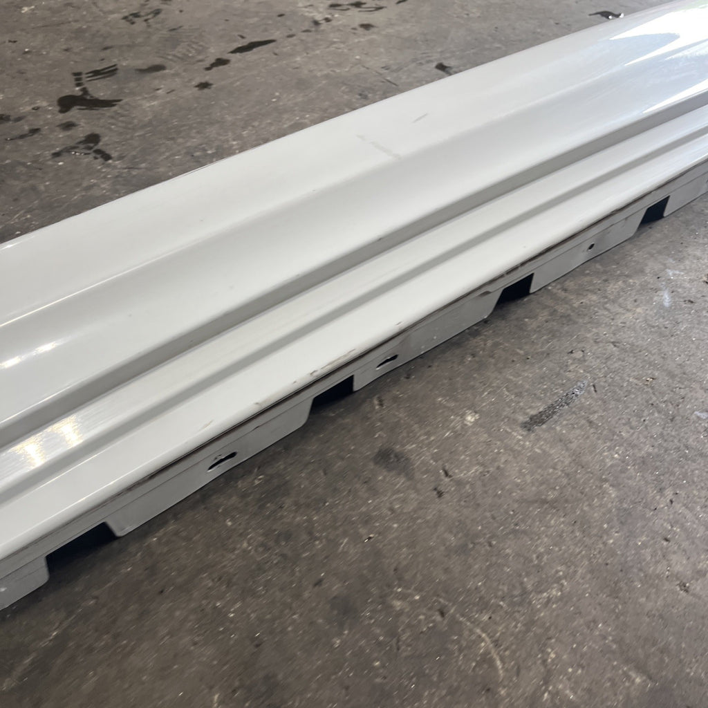 ☑️08-13 OEM BMW E88 E82 135 MSport Right Passenger Side Skirt Rocker Panel White