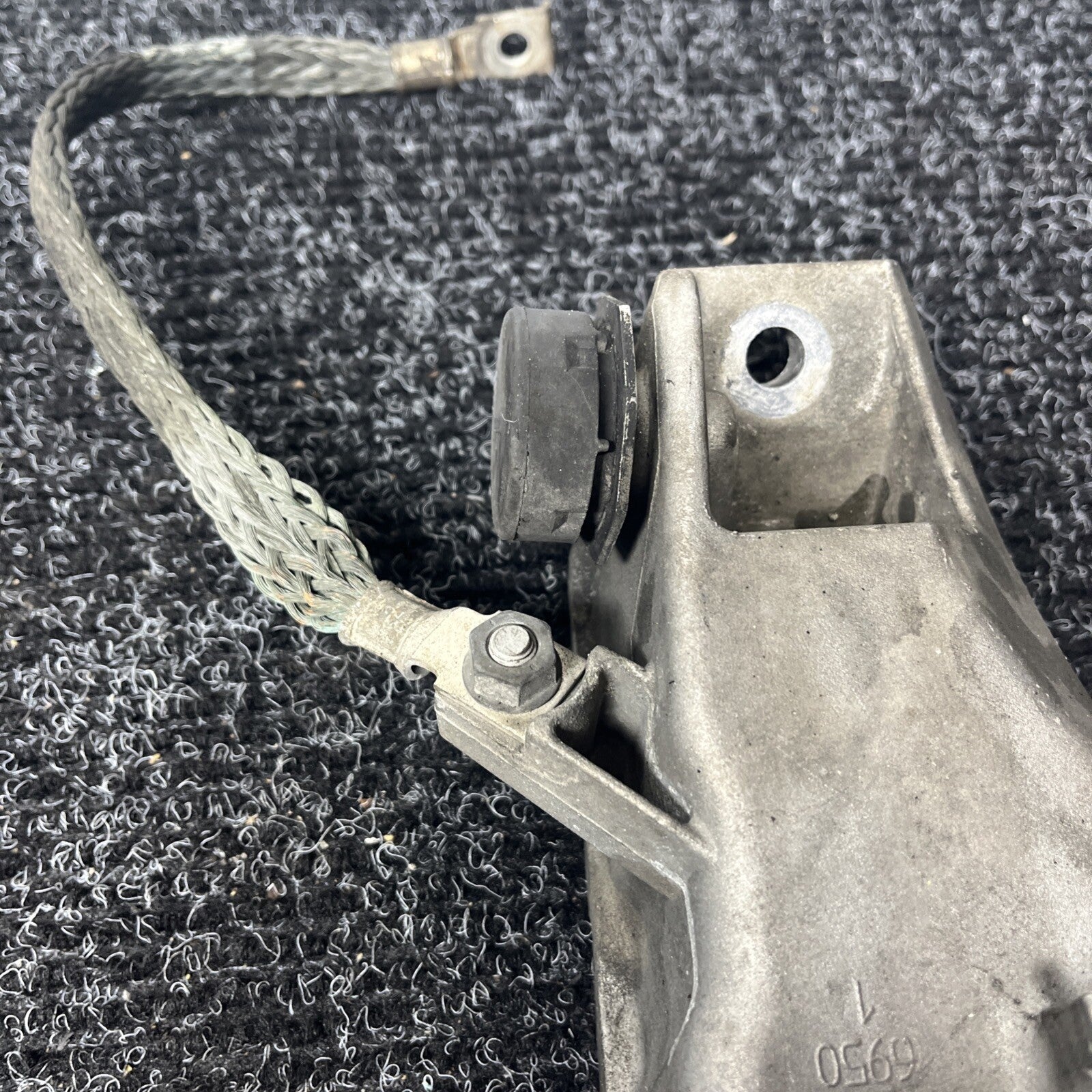 ☑️ BMW E90 E91 E92 Engine Mount Bracket Left N54 6760317 Motor Mount Bracket