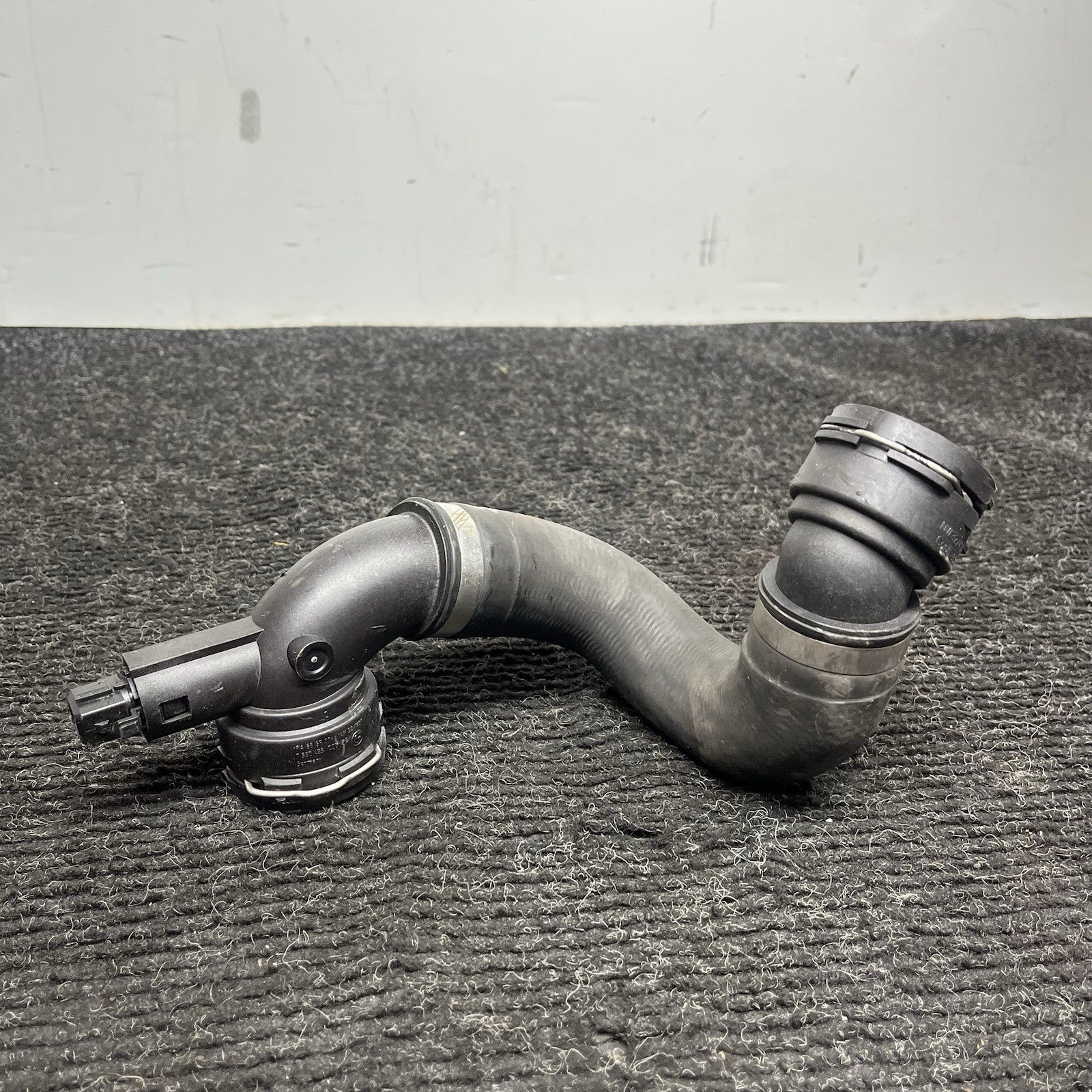☑️ 08-13 BMW E90 E82 Front Radiator Lower Coolant Inlet Hose Pipe 7532493 OEM